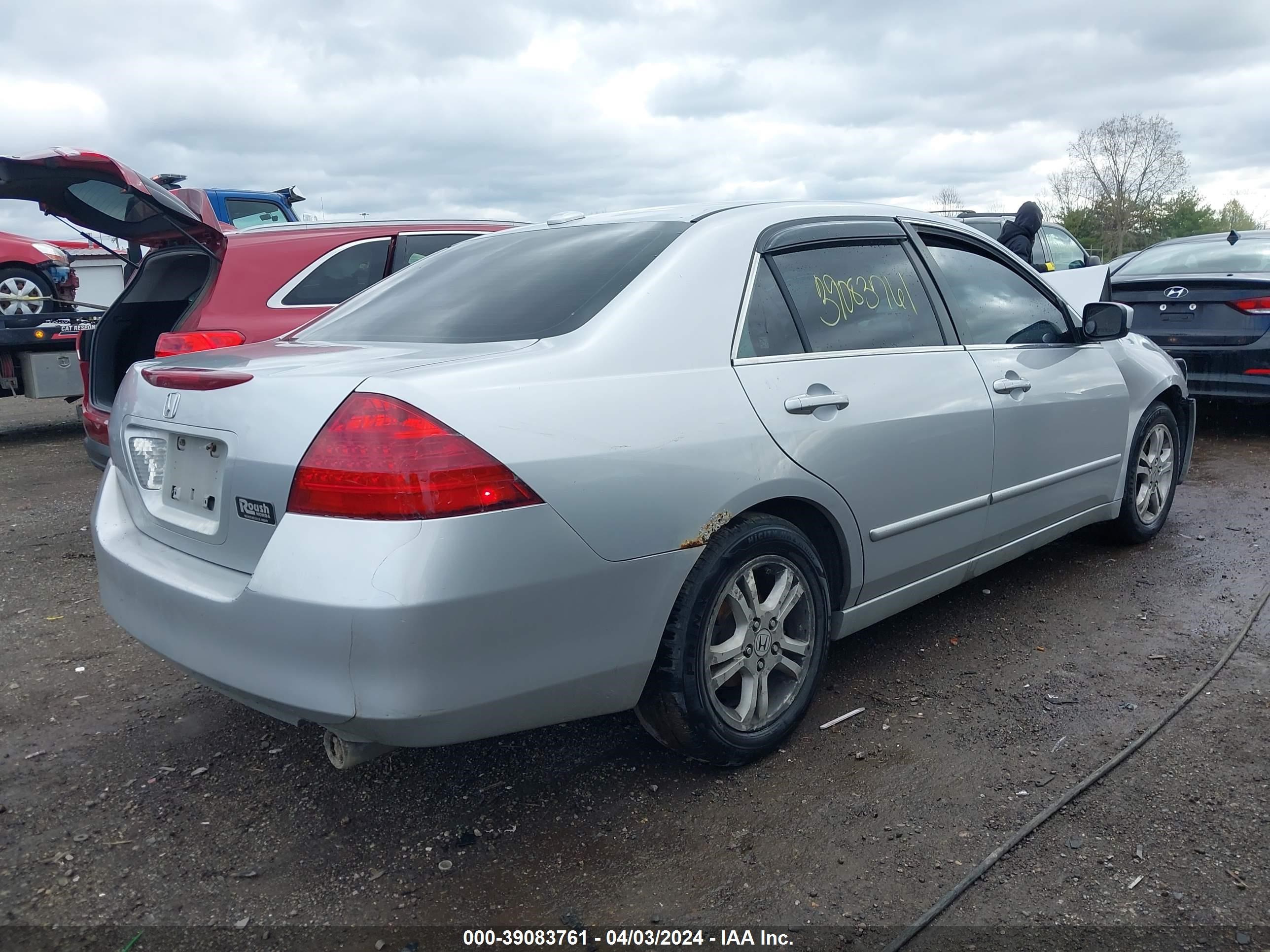 Photo 3 VIN: 1HGCM56827A175786 - HONDA ACCORD 