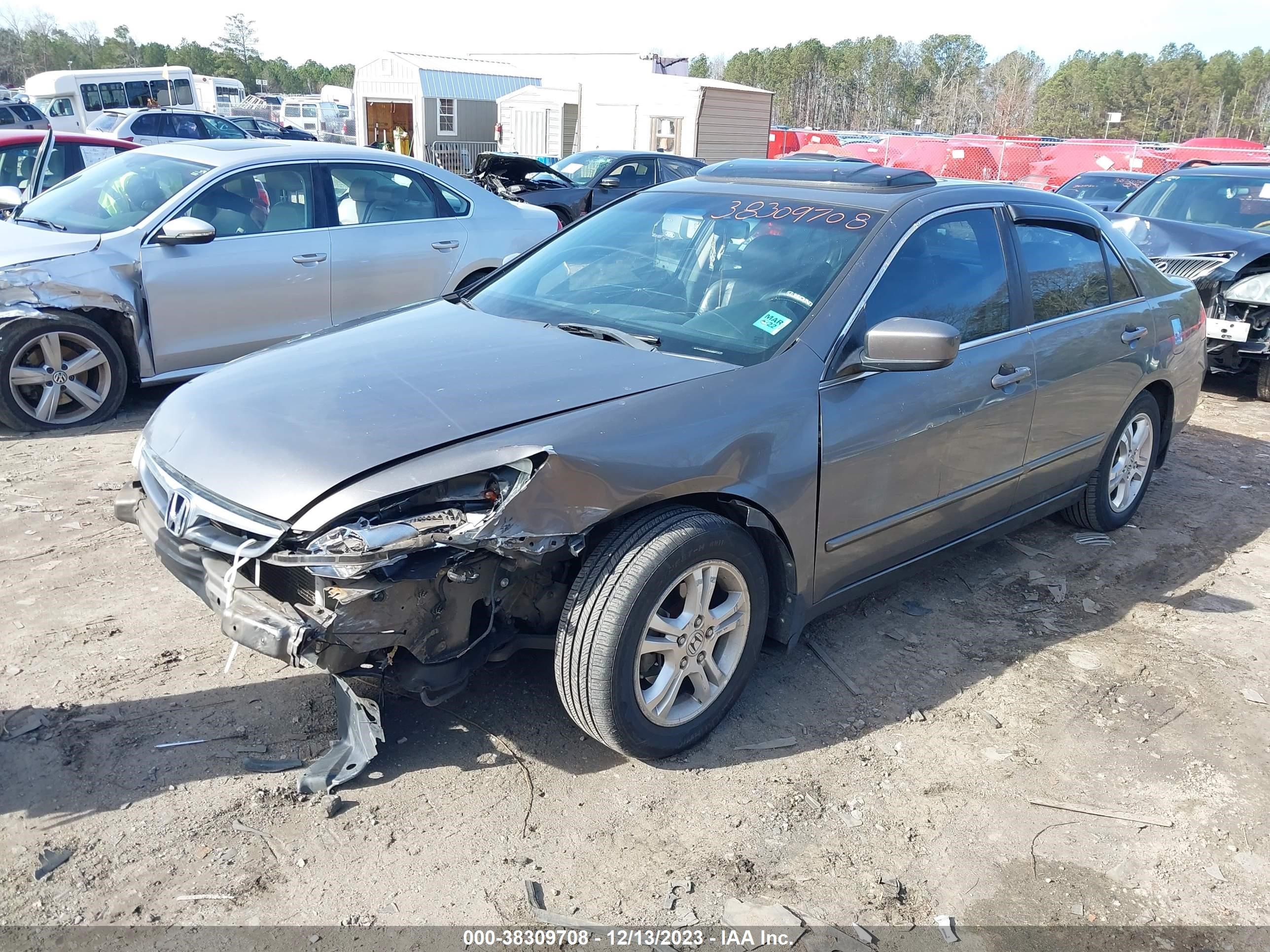 Photo 1 VIN: 1HGCM56836A158011 - HONDA ACCORD 