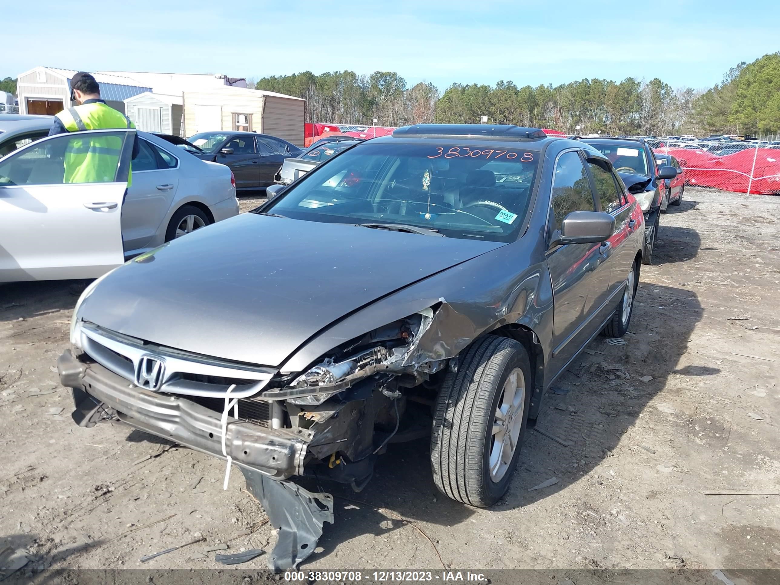 Photo 5 VIN: 1HGCM56836A158011 - HONDA ACCORD 