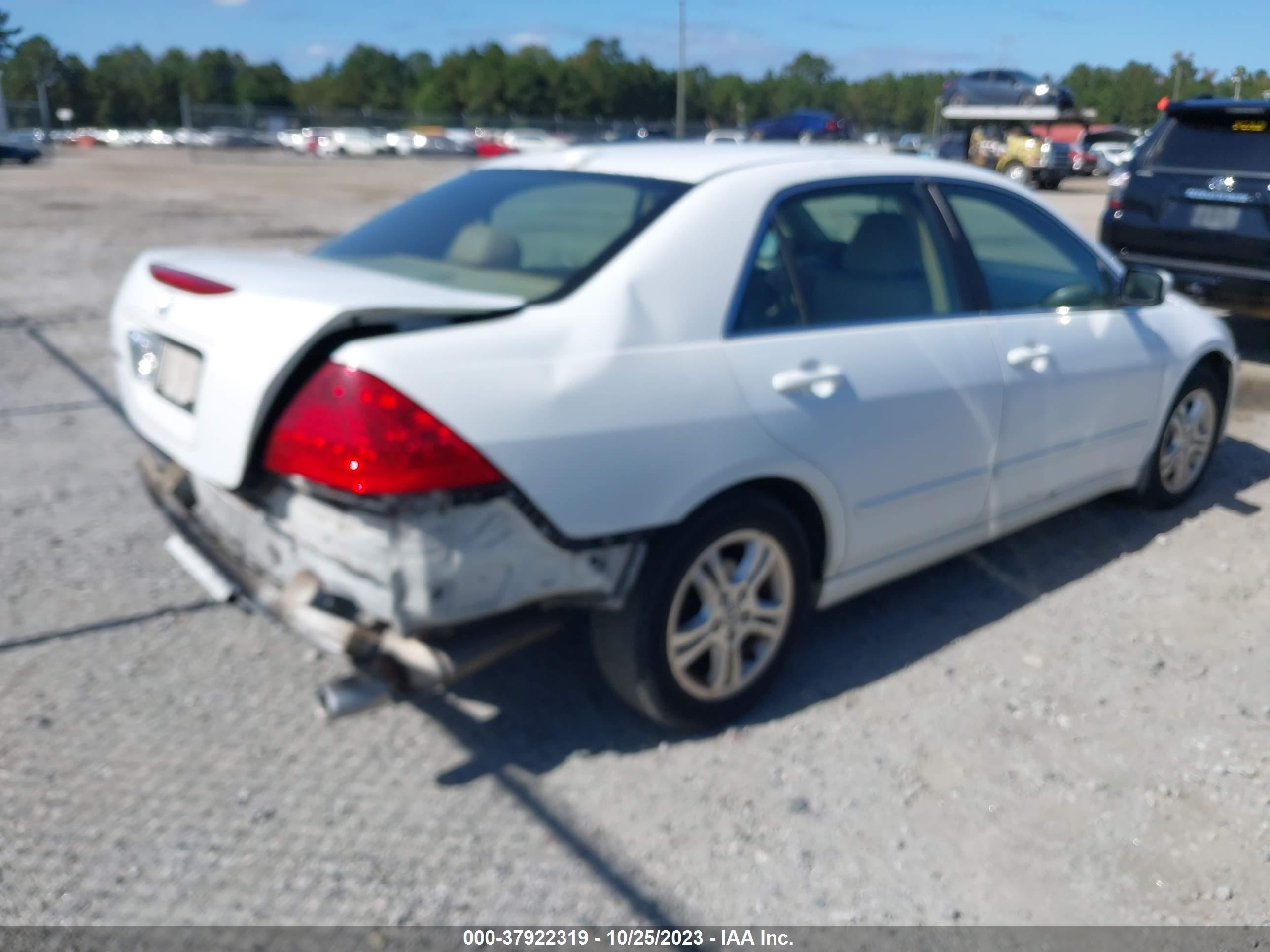 Photo 3 VIN: 1HGCM56837A098605 - HONDA ACCORD 