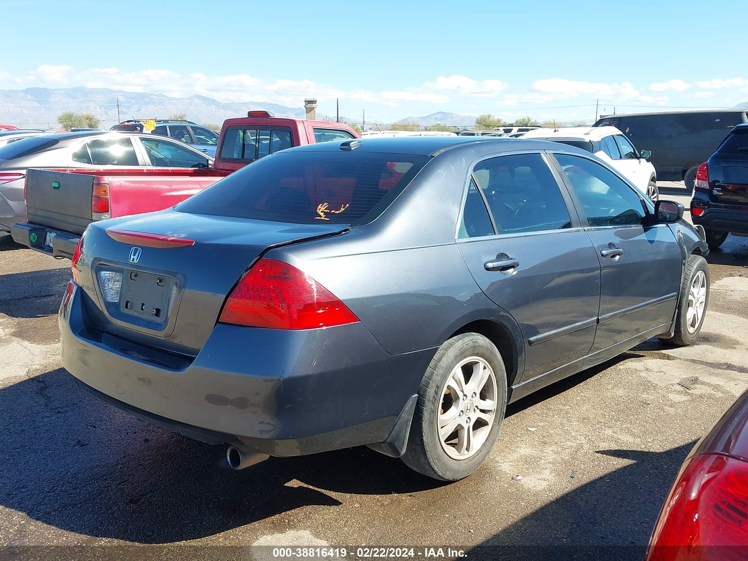 Photo 3 VIN: 1HGCM56837A210500 - HONDA ACCORD 