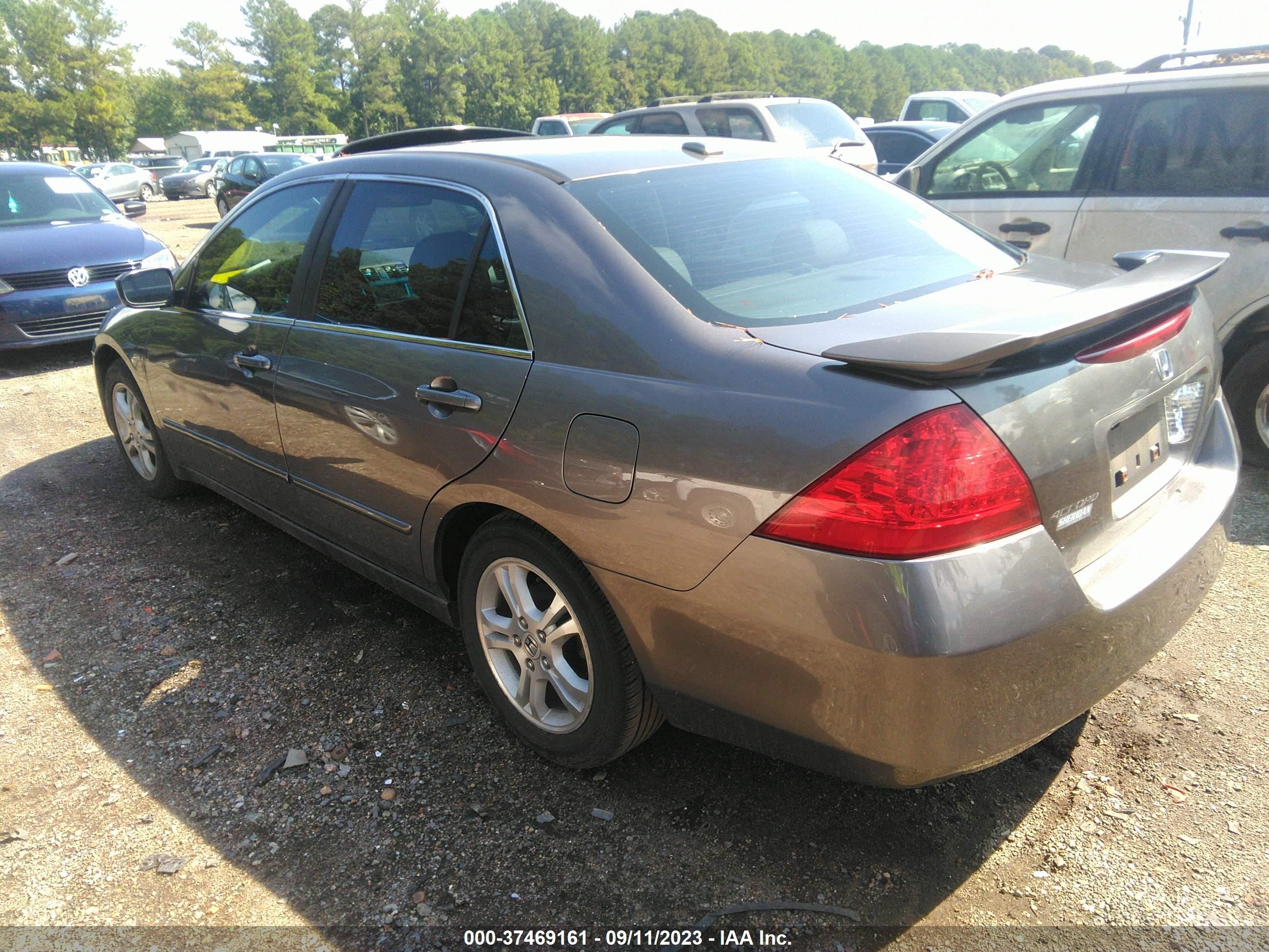 Photo 2 VIN: 1HGCM56846A074828 - HONDA ACCORD 