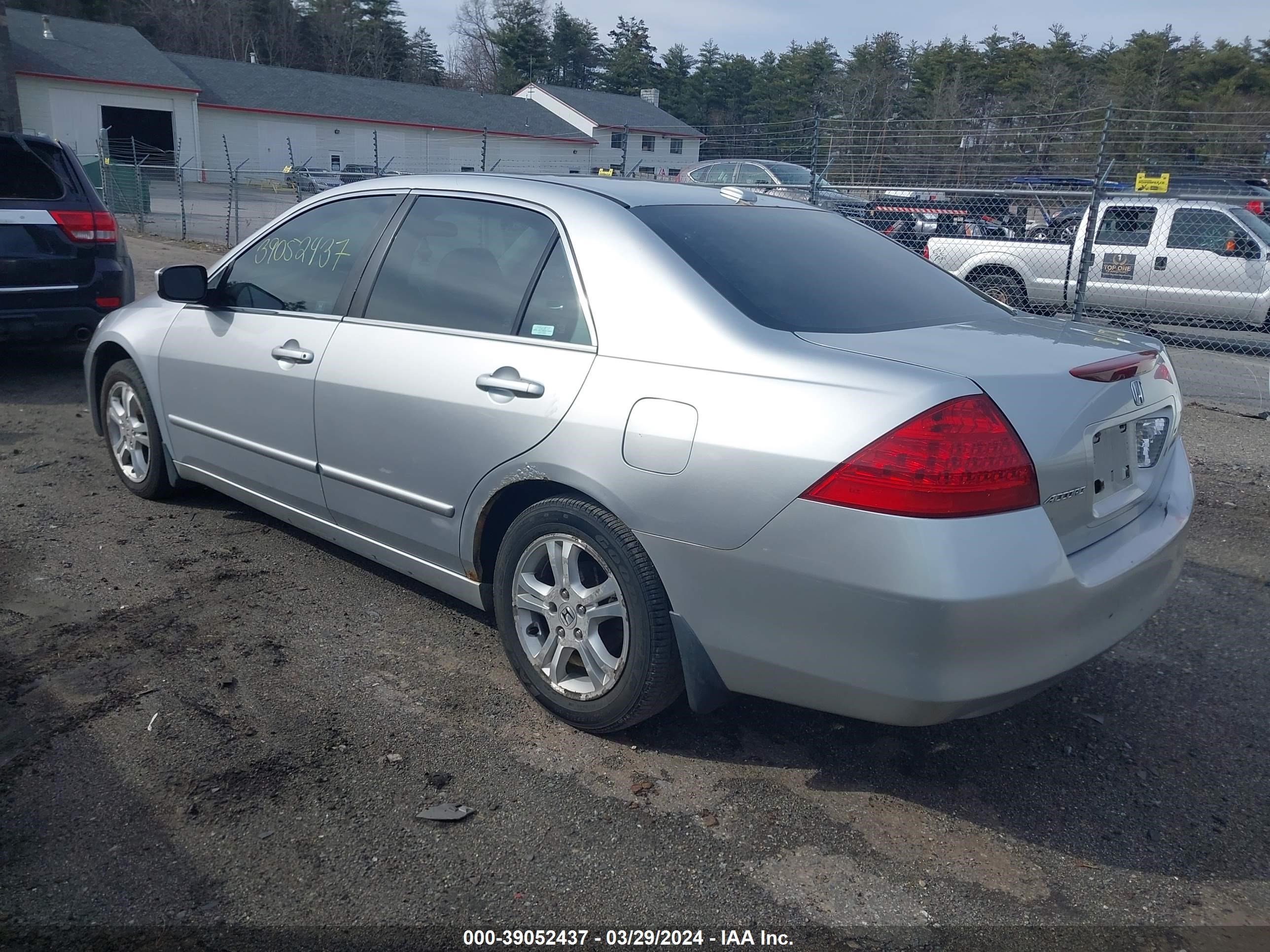 Photo 2 VIN: 1HGCM56846A082945 - HONDA ACCORD 