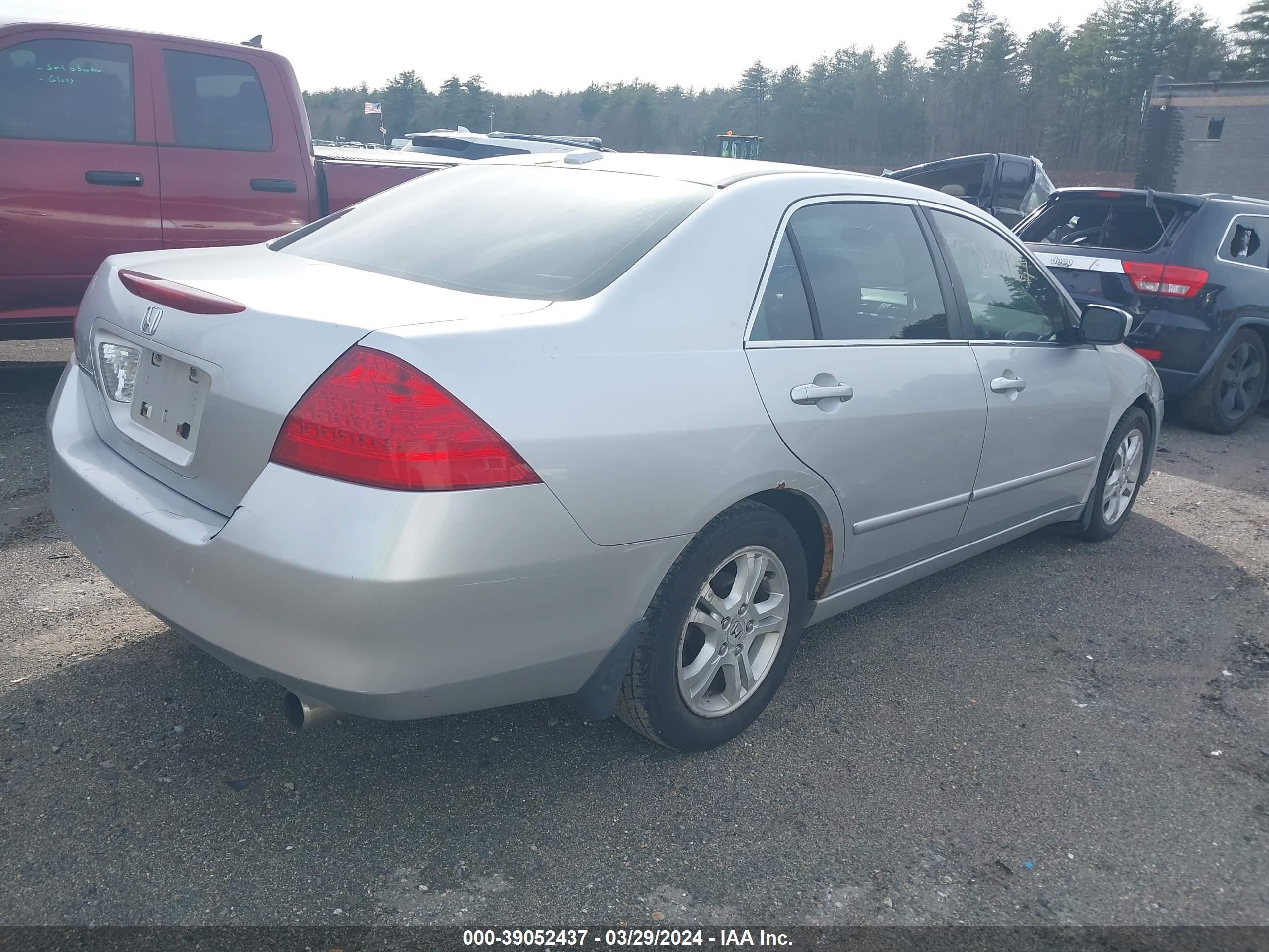 Photo 3 VIN: 1HGCM56846A082945 - HONDA ACCORD 