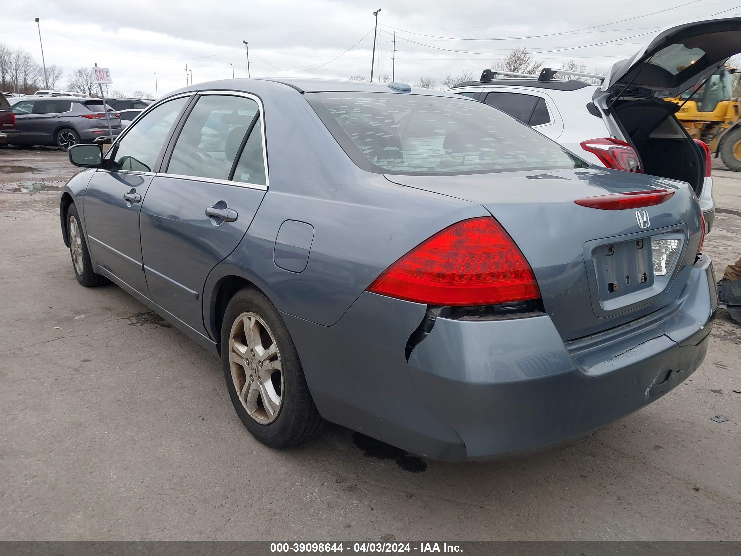 Photo 2 VIN: 1HGCM56847A126430 - HONDA ACCORD 