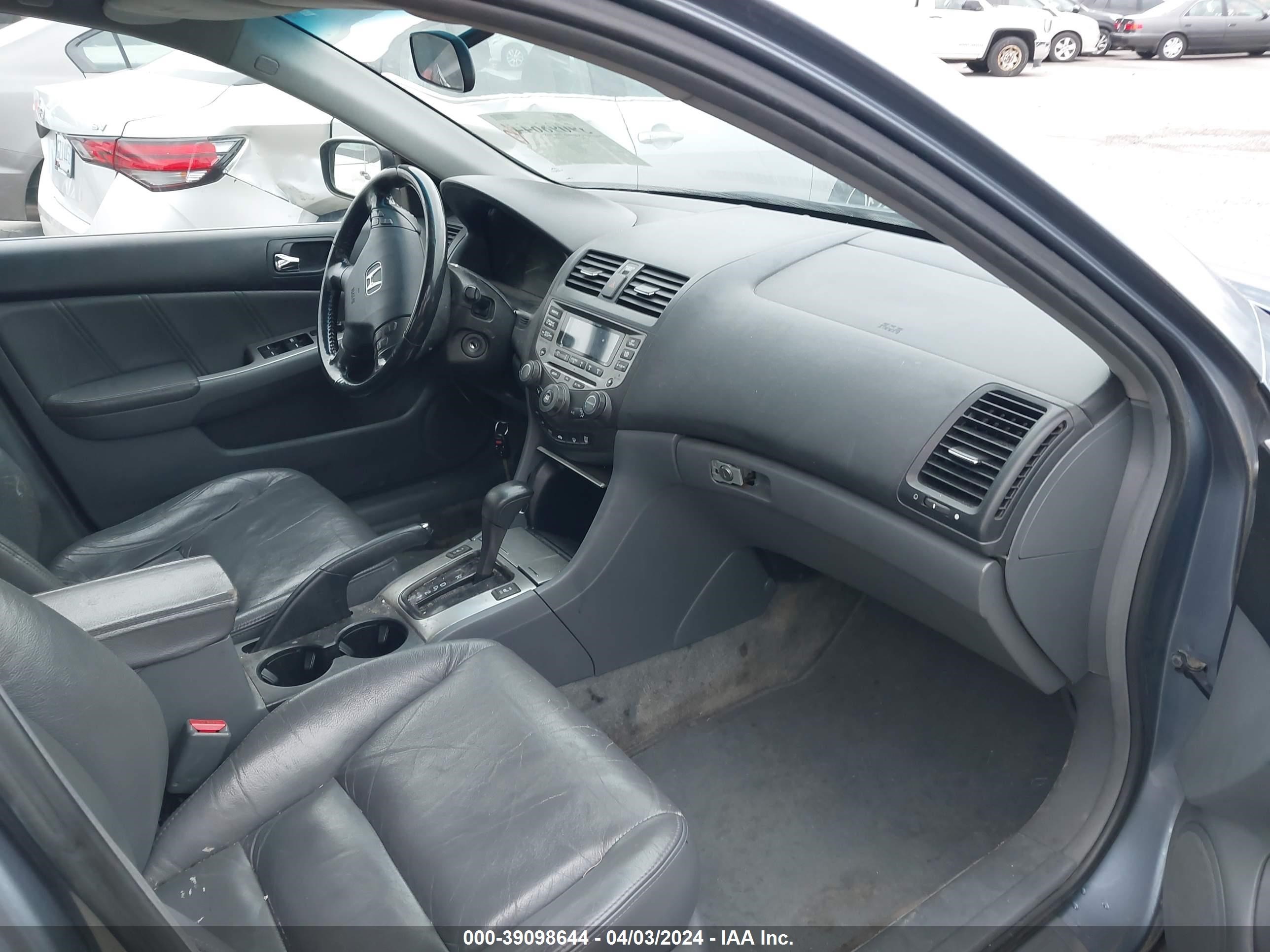 Photo 4 VIN: 1HGCM56847A126430 - HONDA ACCORD 