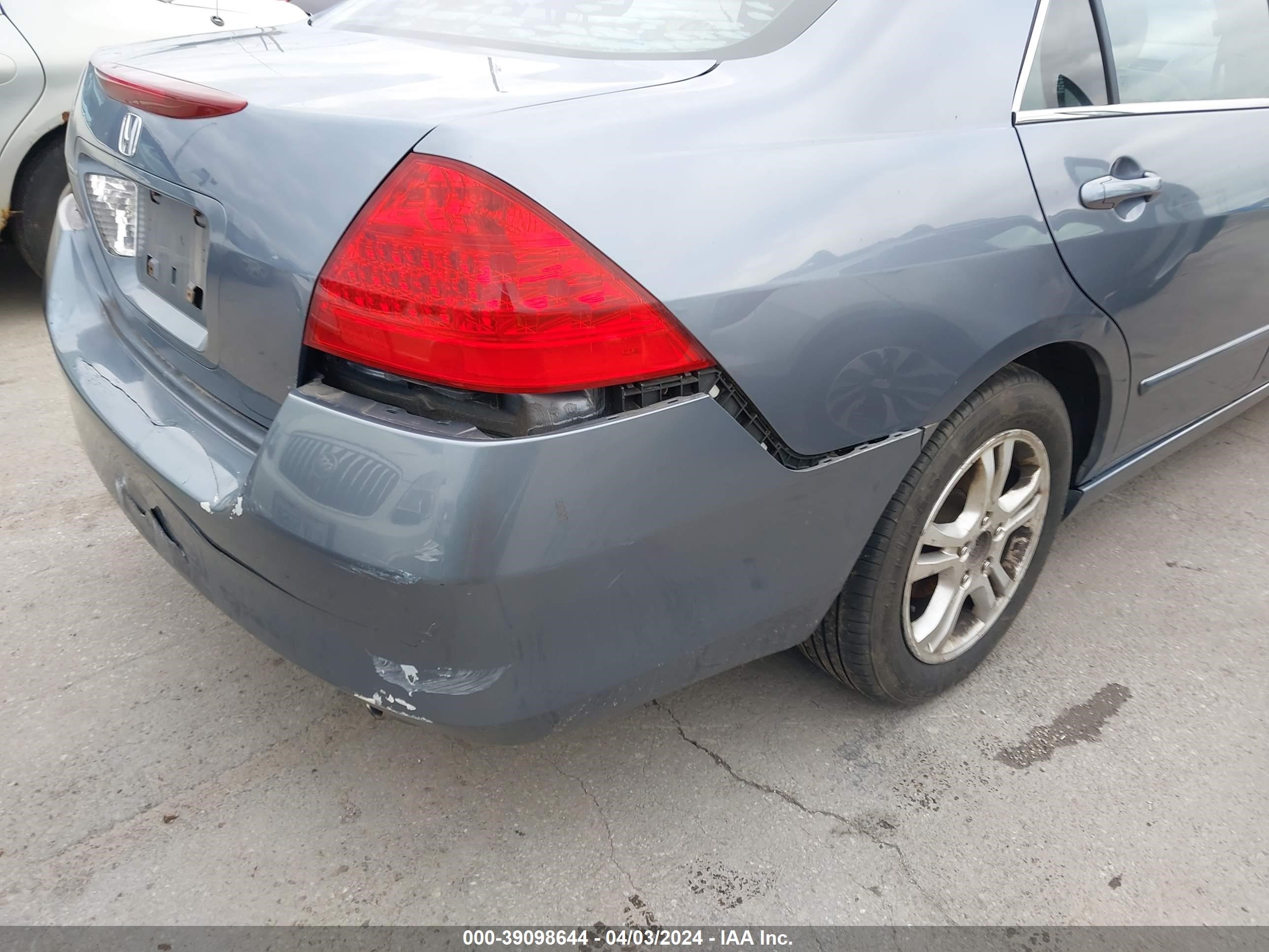 Photo 5 VIN: 1HGCM56847A126430 - HONDA ACCORD 