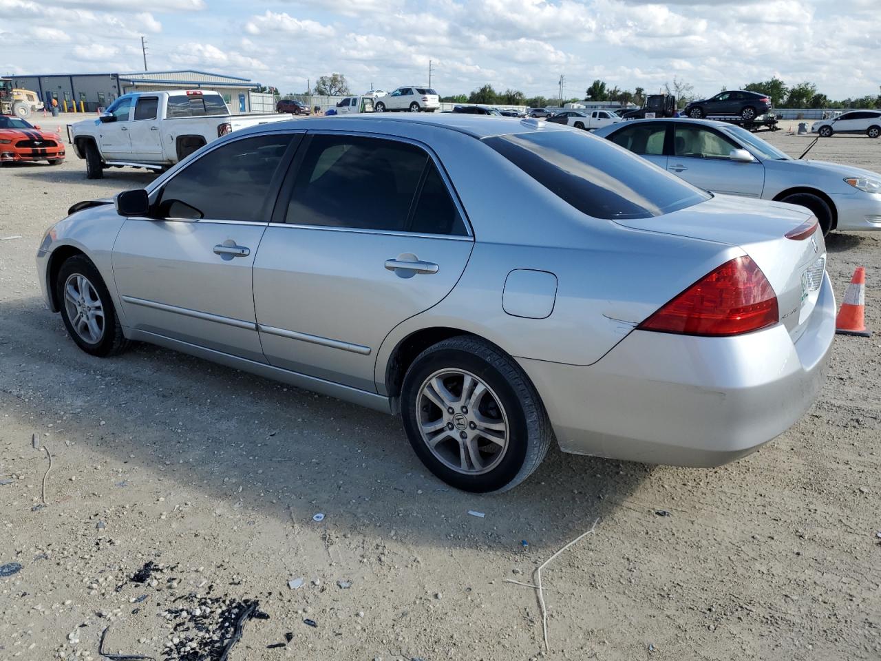 Photo 1 VIN: 1HGCM56847A165728 - HONDA ACCORD 