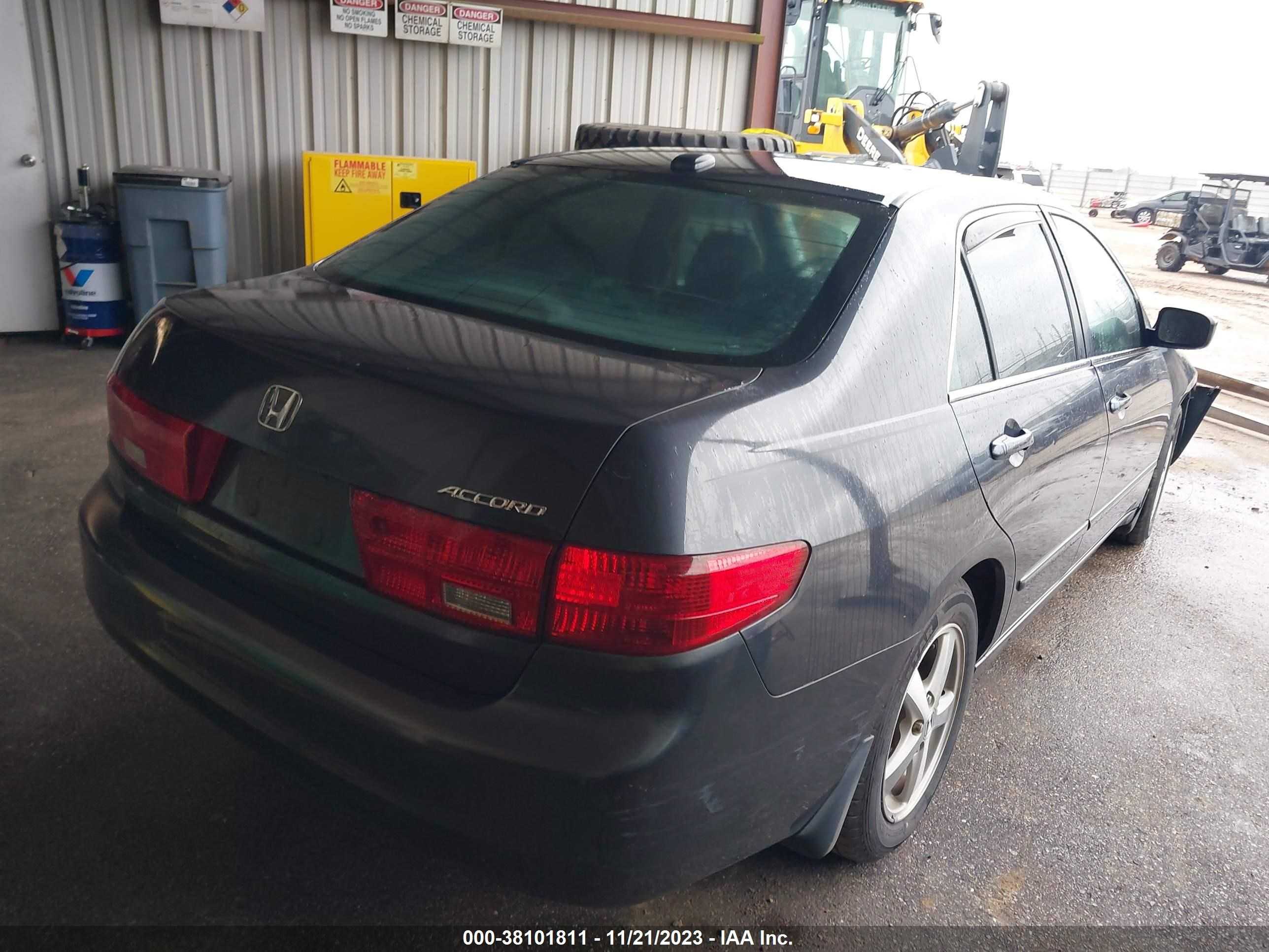 Photo 3 VIN: 1HGCM56855A143623 - HONDA ACCORD 