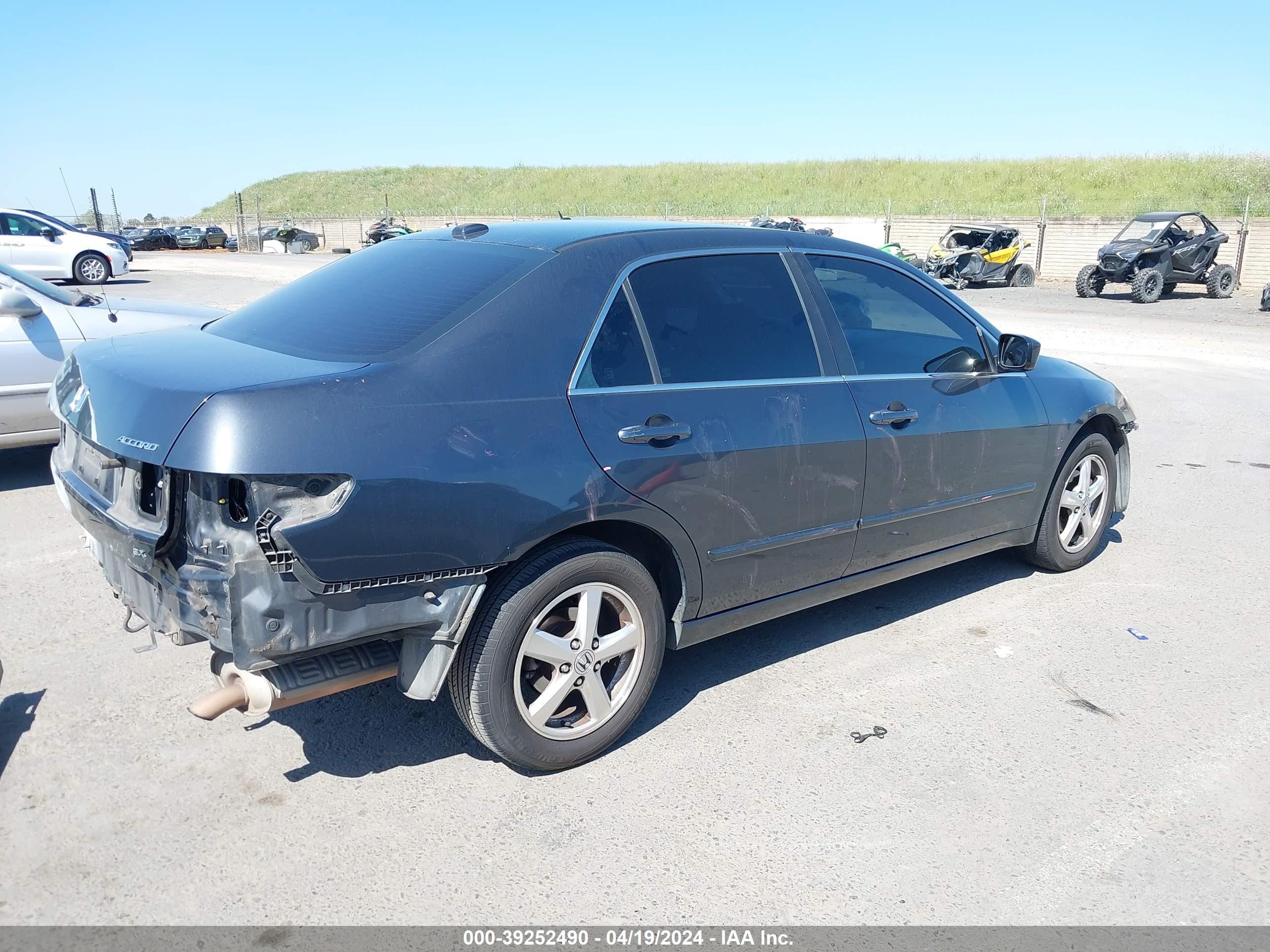 Photo 3 VIN: 1HGCM56855A166464 - HONDA ACCORD 