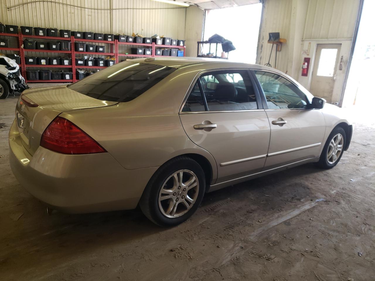 Photo 2 VIN: 1HGCM56856A088916 - HONDA ACCORD 