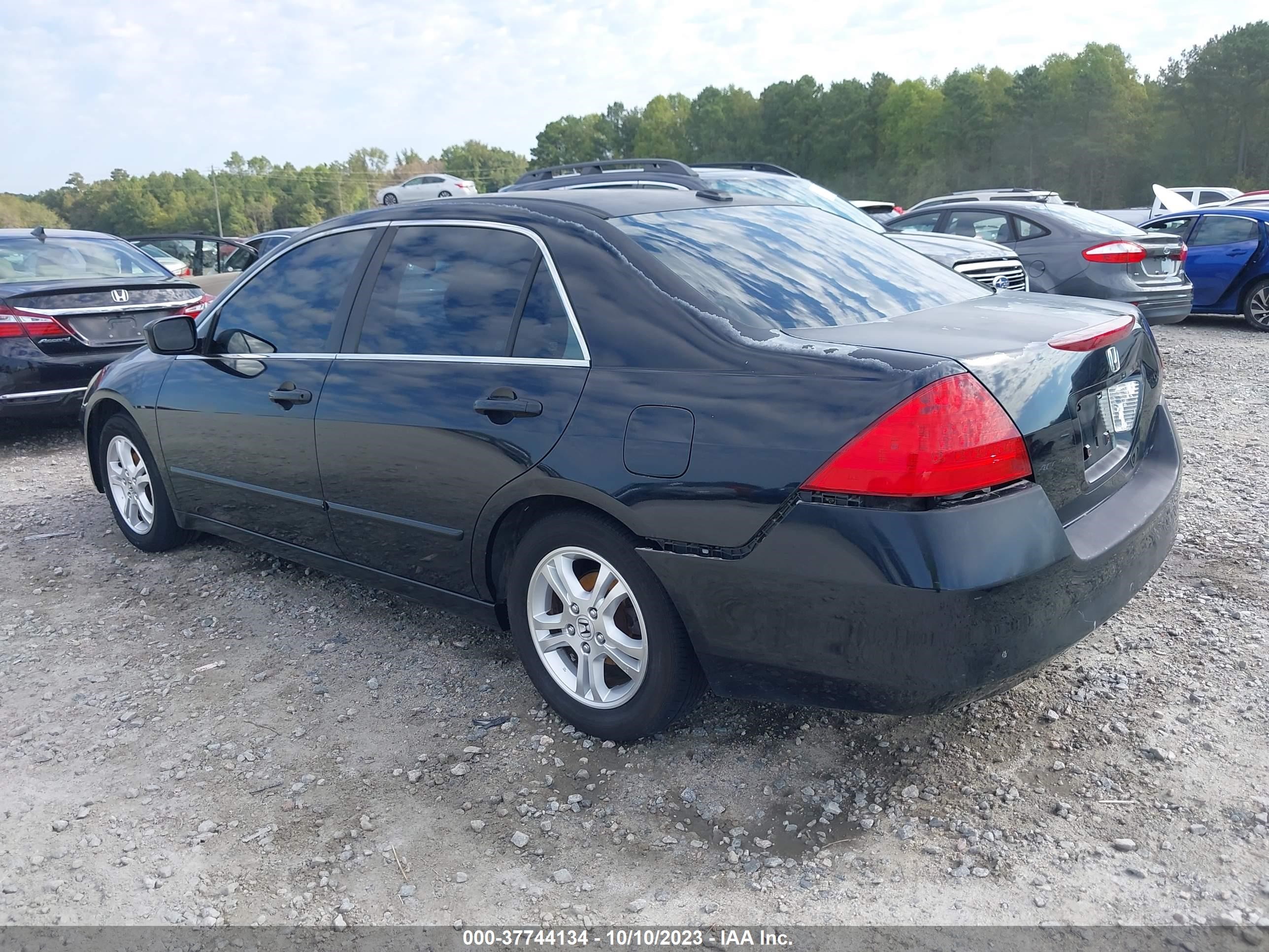 Photo 2 VIN: 1HGCM56856A124684 - HONDA ACCORD 