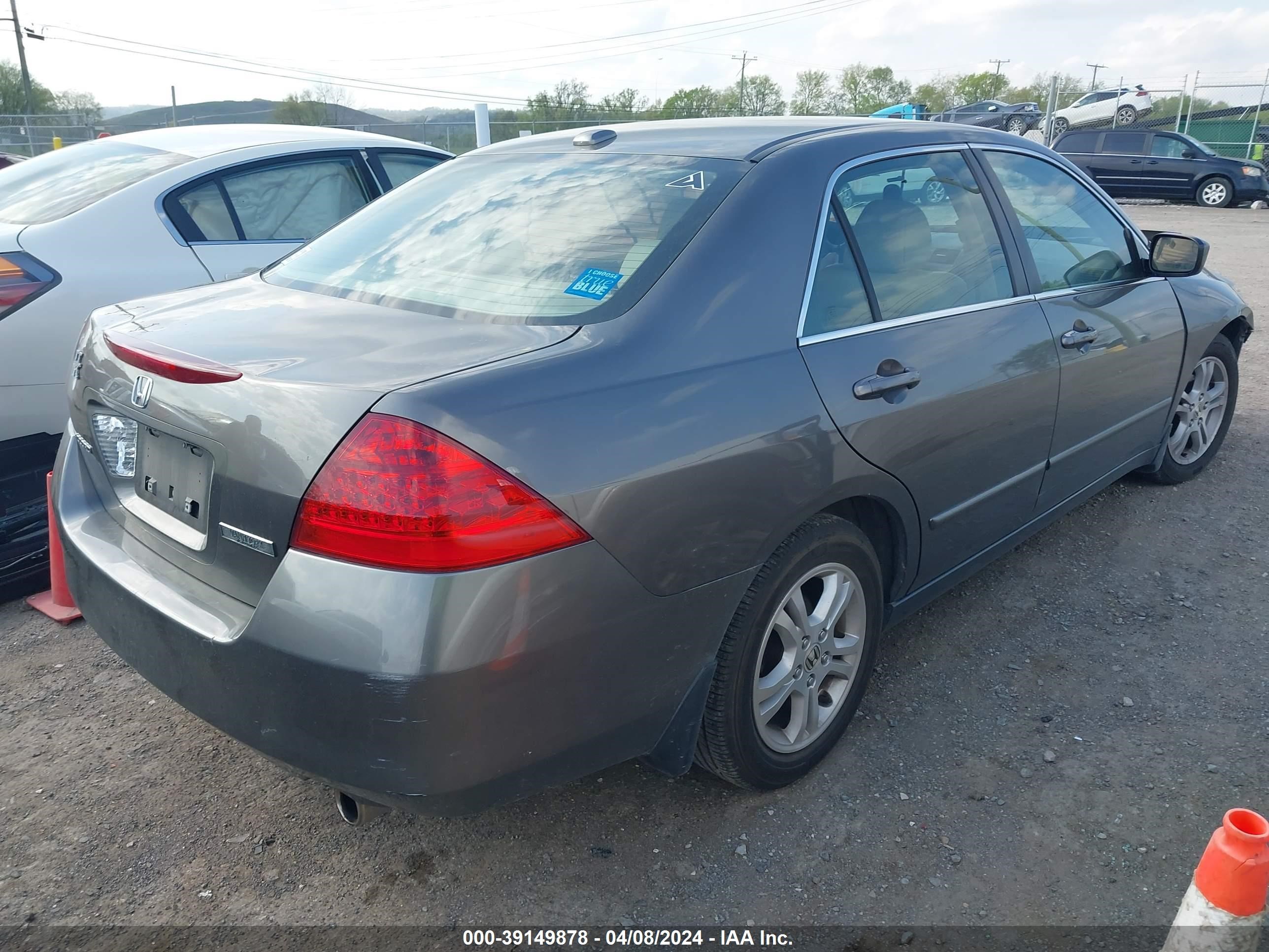 Photo 3 VIN: 1HGCM56856A165333 - HONDA ACCORD 