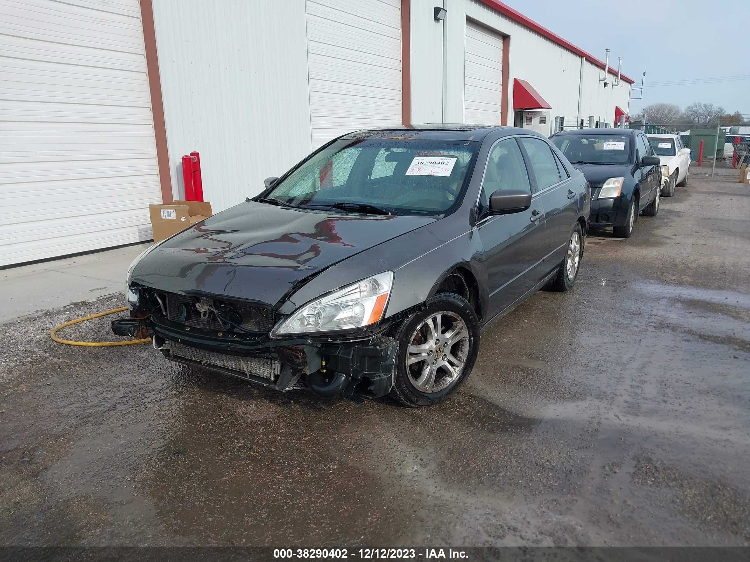 Photo 1 VIN: 1HGCM56857A015420 - HONDA ACCORD 