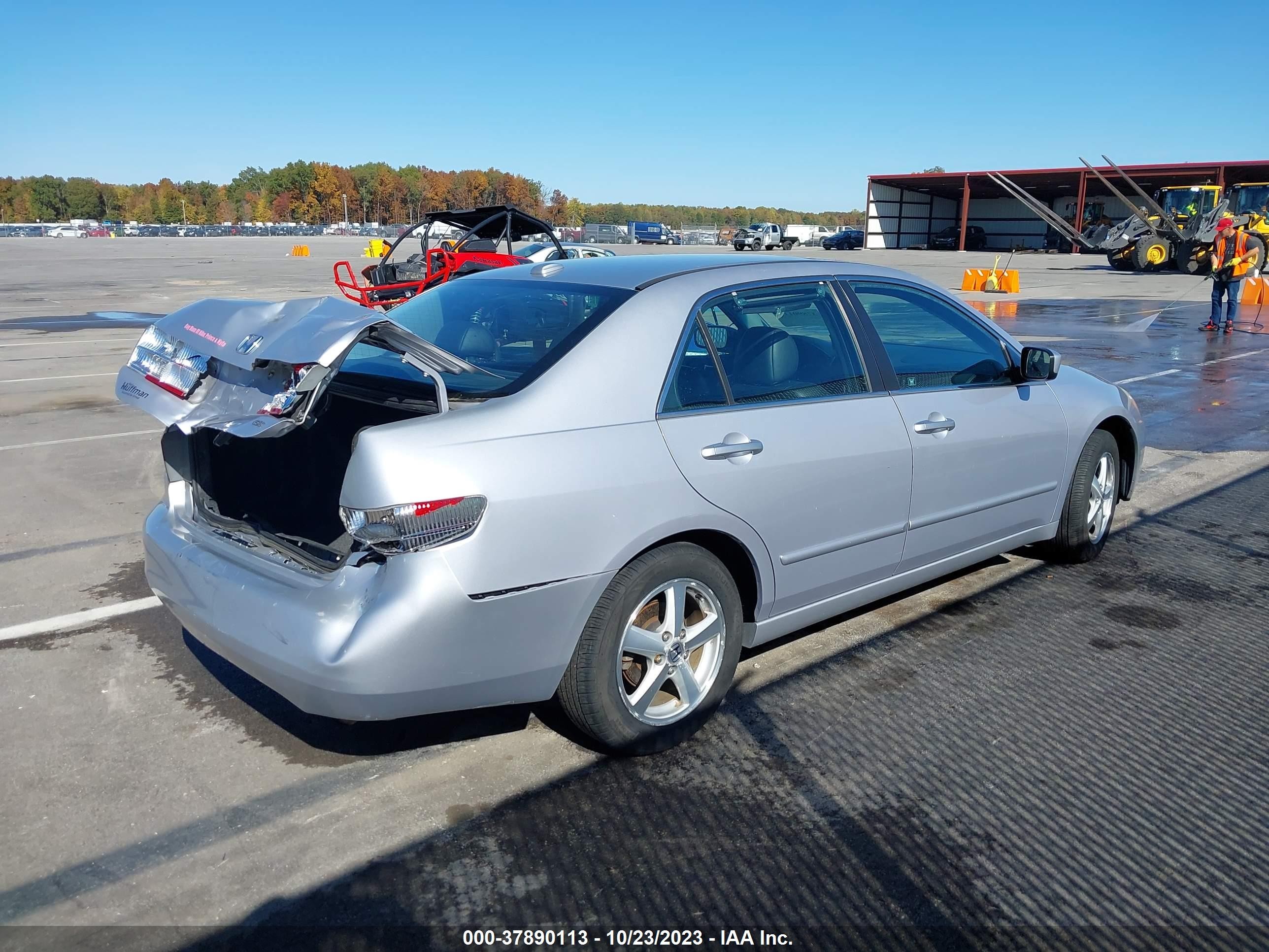 Photo 3 VIN: 1HGCM56864A152751 - HONDA ACCORD 