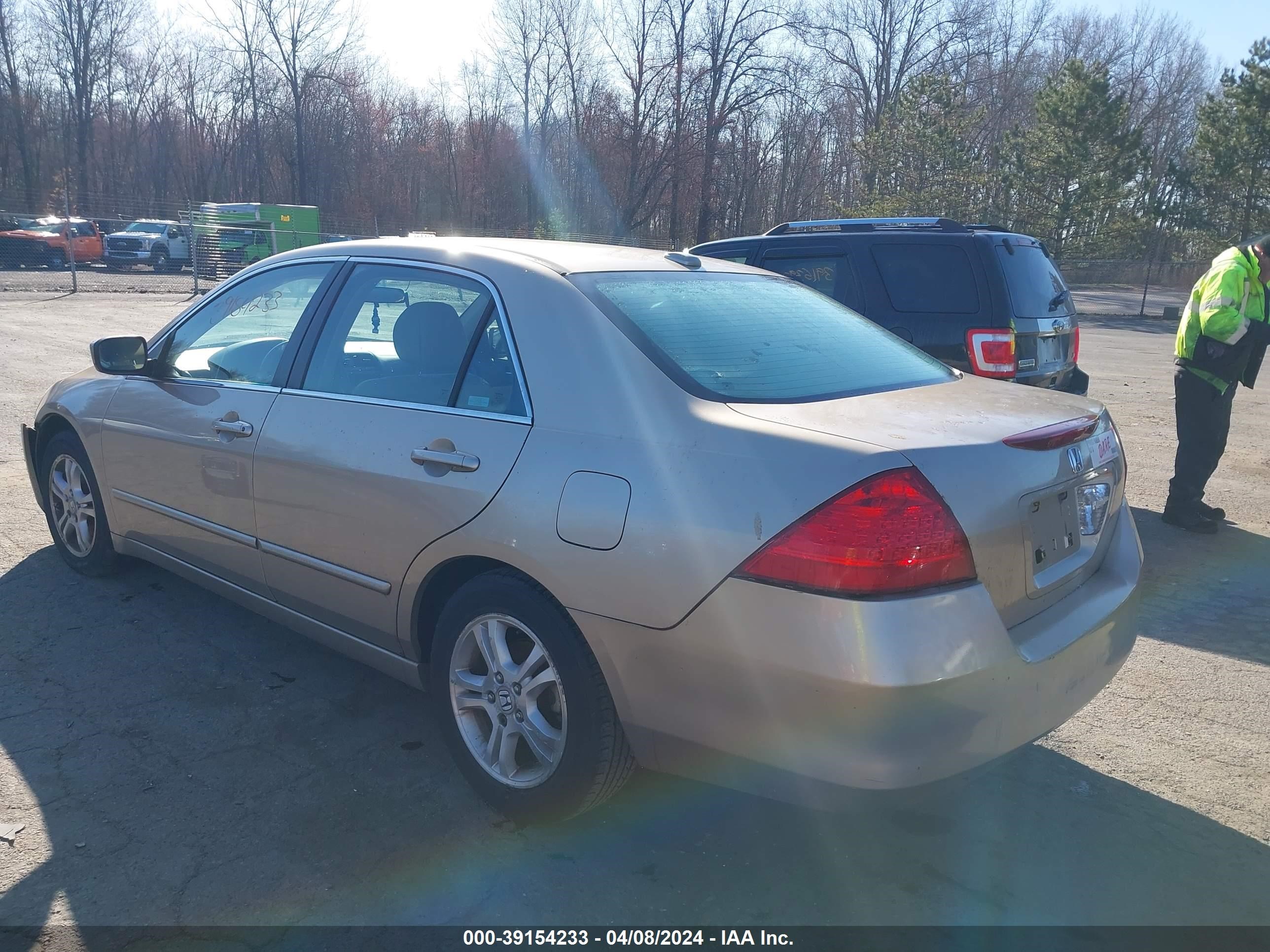 Photo 2 VIN: 1HGCM56866A030295 - HONDA ACCORD 