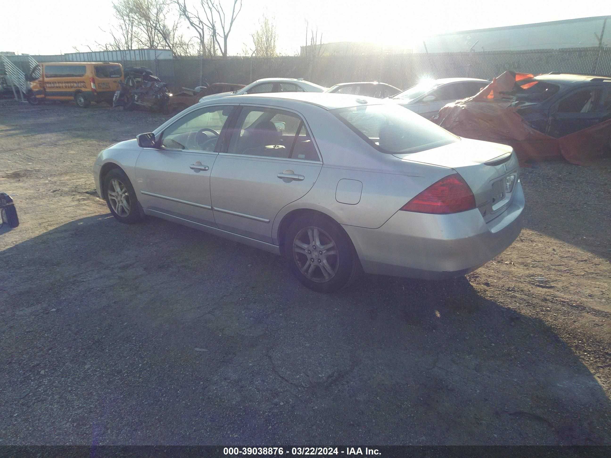 Photo 2 VIN: 1HGCM56866A051695 - HONDA ACCORD 