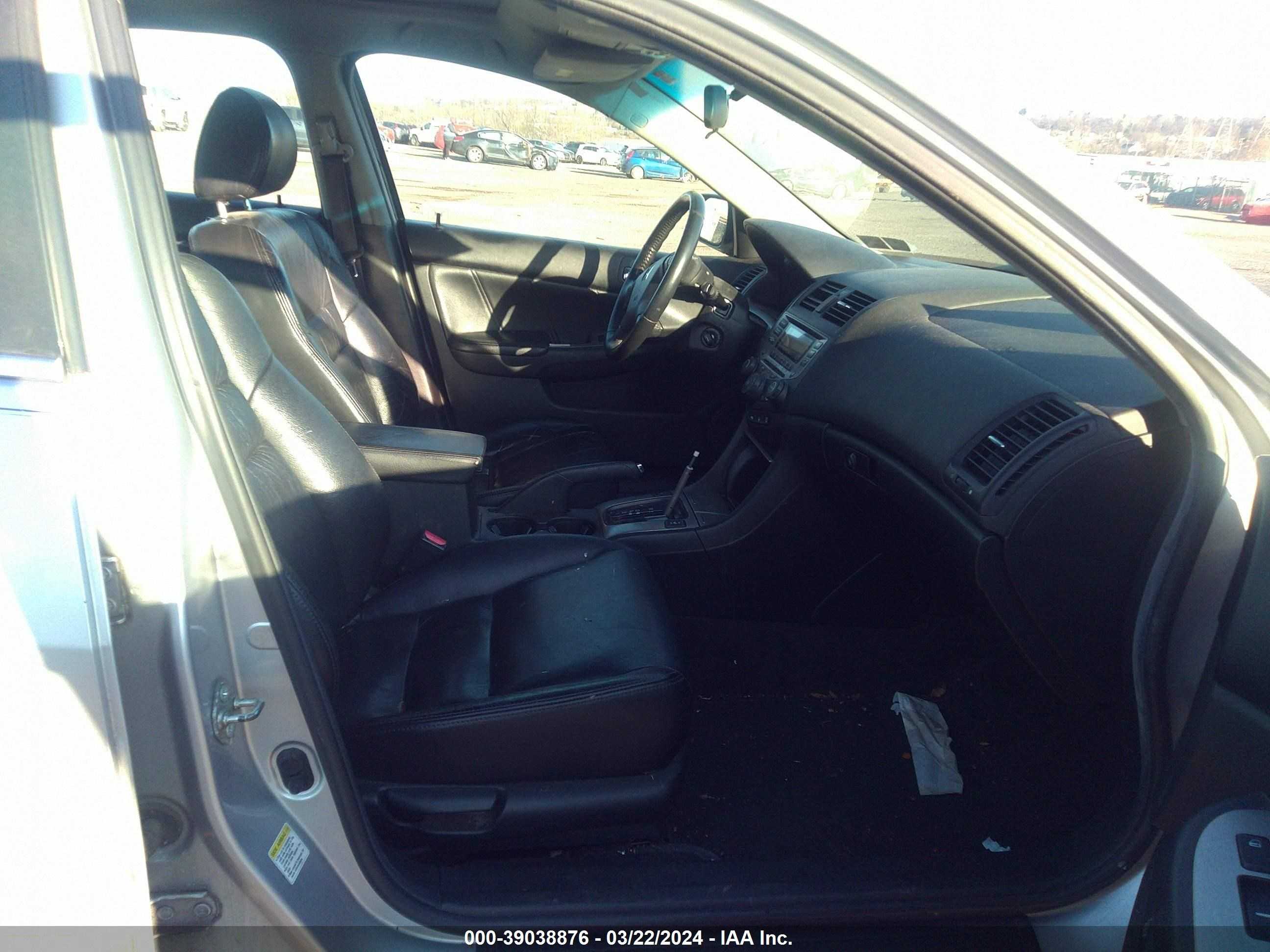 Photo 4 VIN: 1HGCM56866A051695 - HONDA ACCORD 