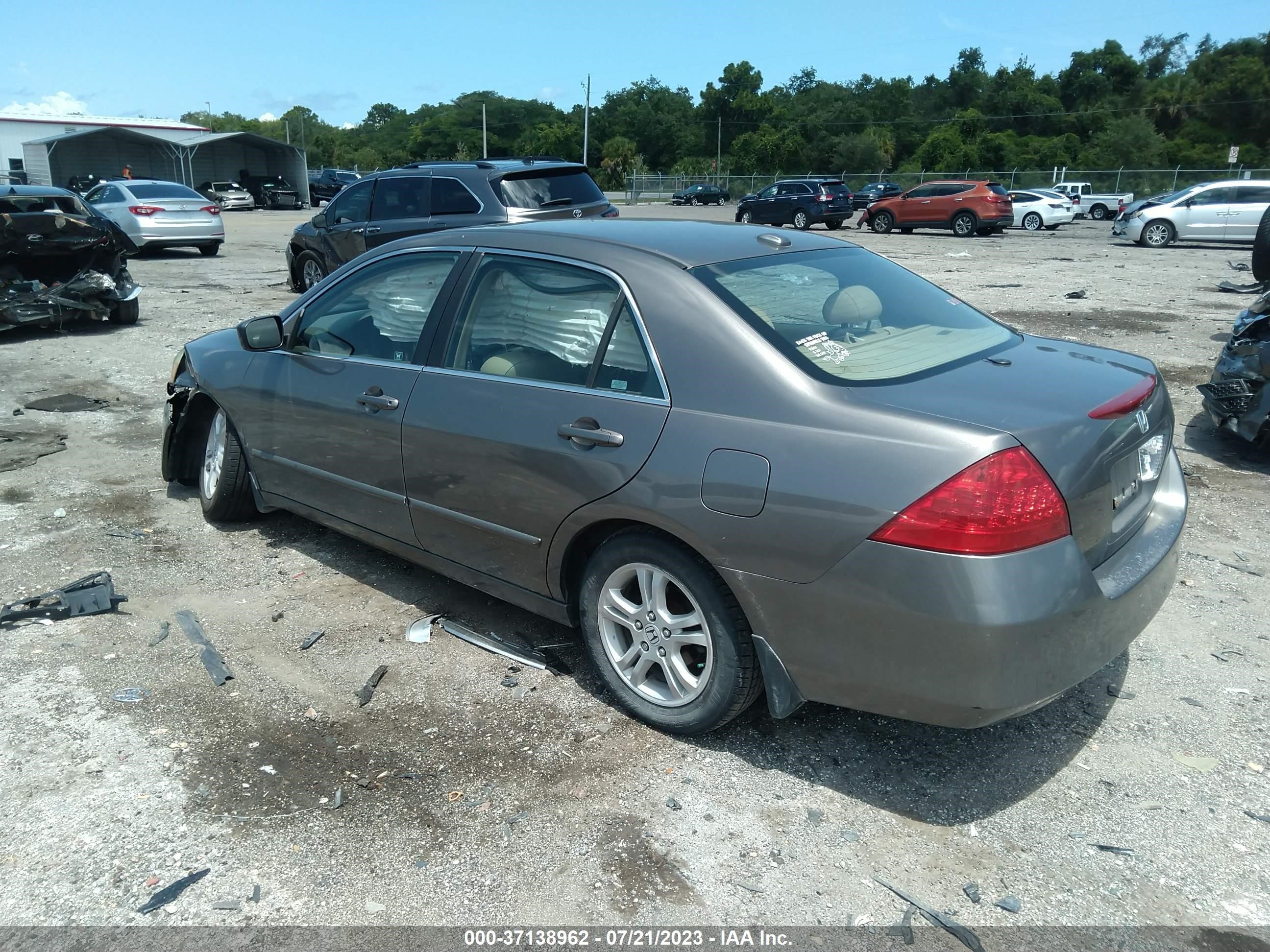 Photo 2 VIN: 1HGCM56867A141091 - HONDA ACCORD 