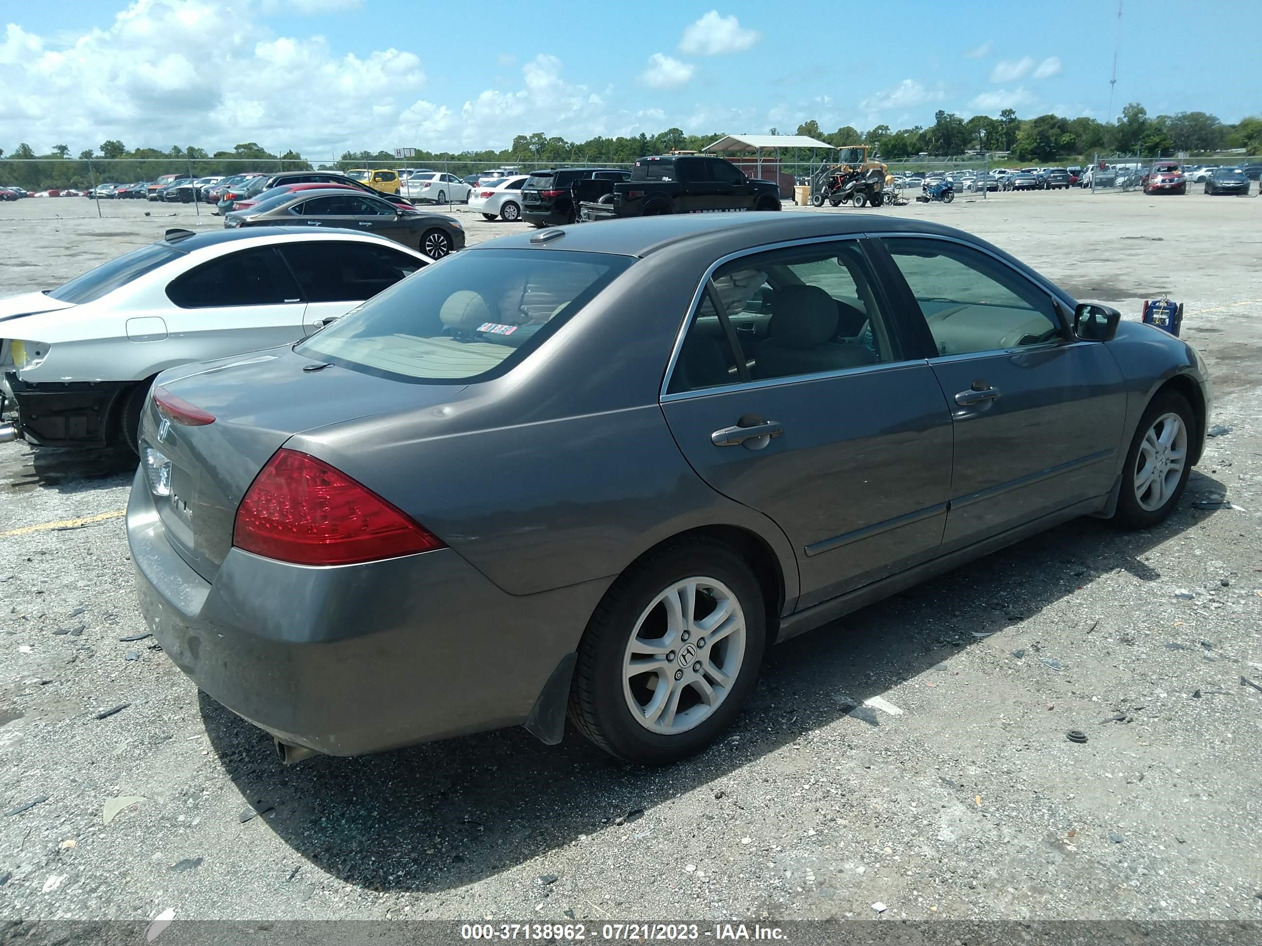 Photo 3 VIN: 1HGCM56867A141091 - HONDA ACCORD 