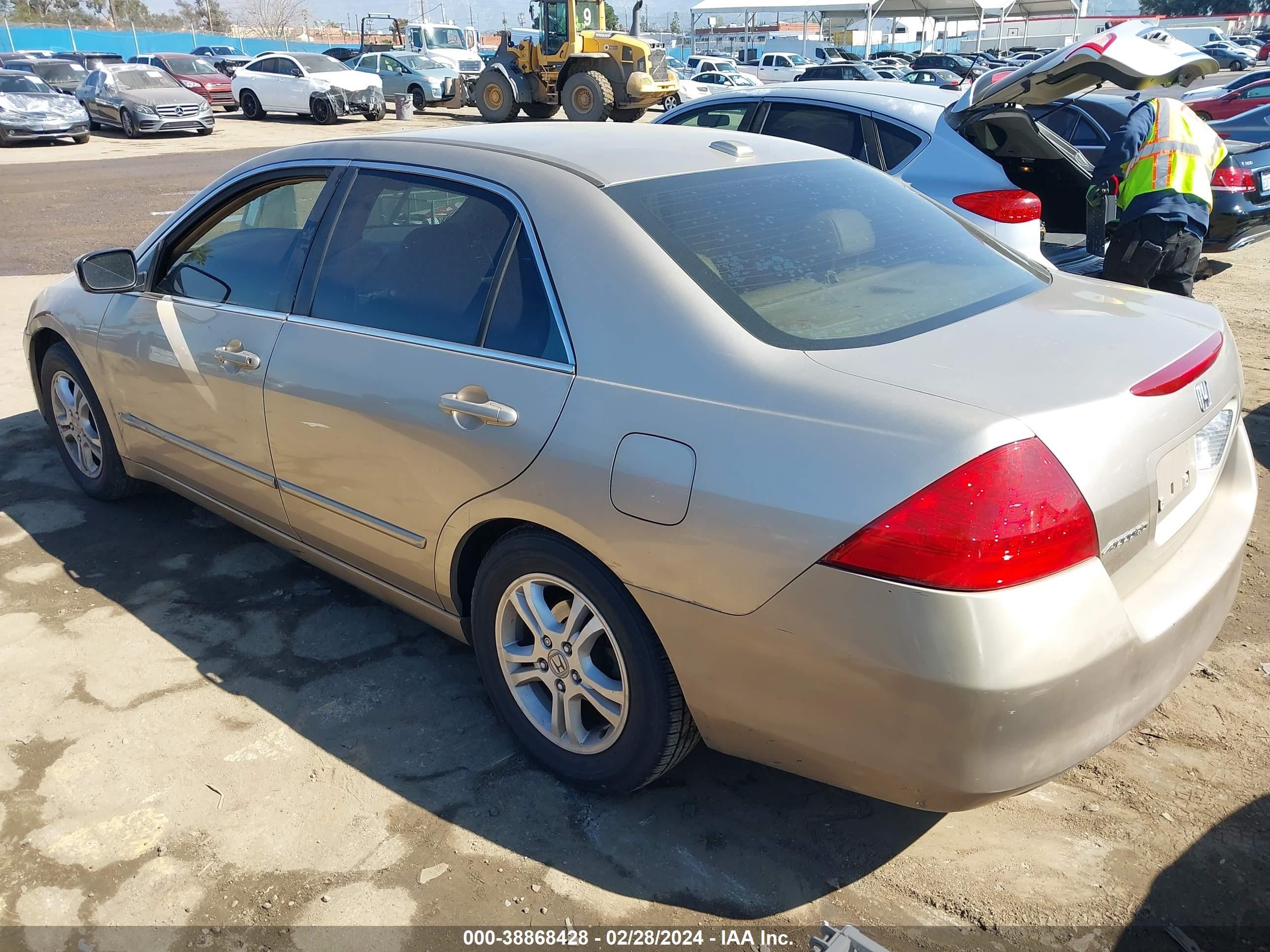 Photo 2 VIN: 1HGCM56876A082096 - HONDA ACCORD 