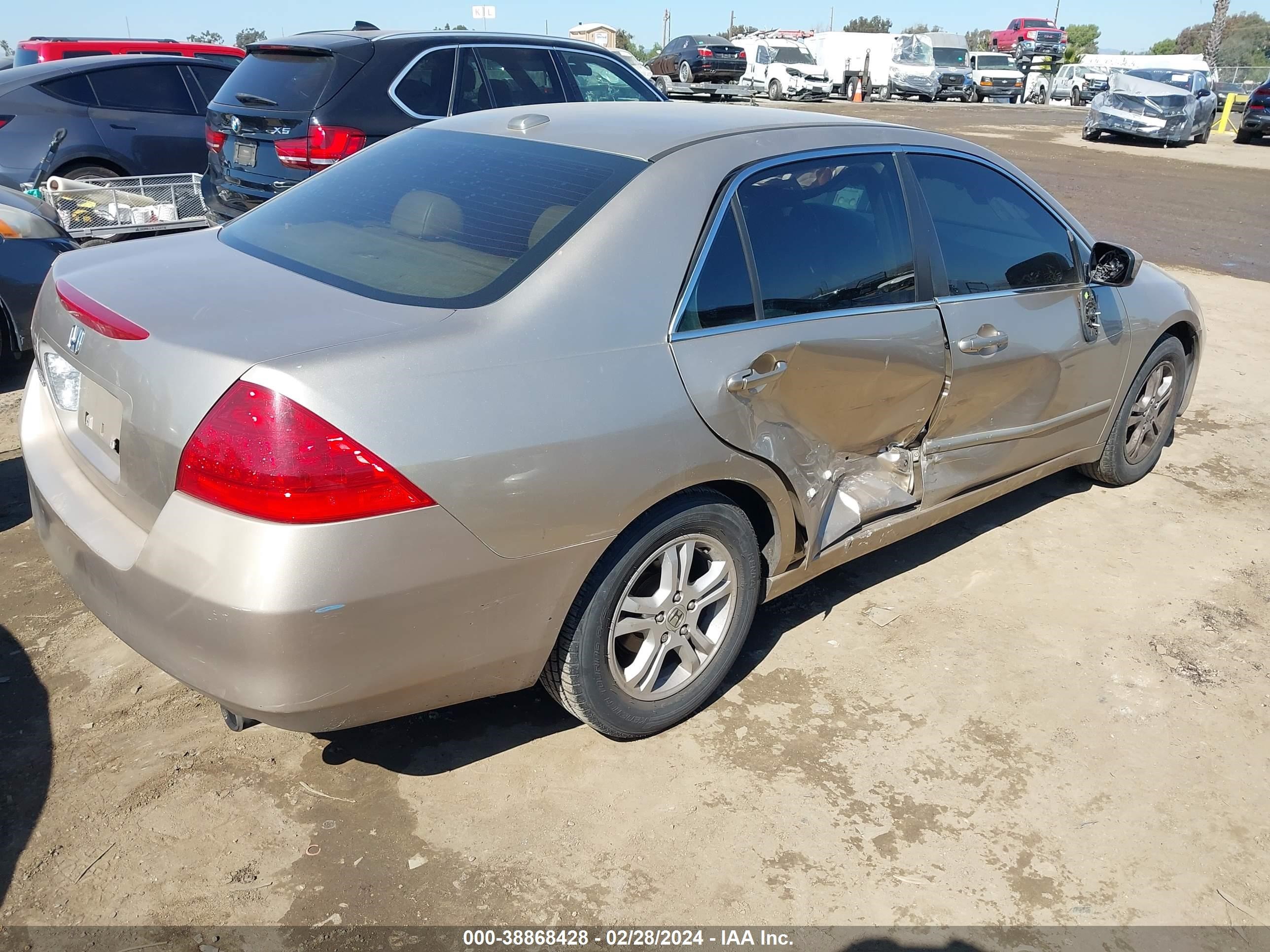 Photo 3 VIN: 1HGCM56876A082096 - HONDA ACCORD 