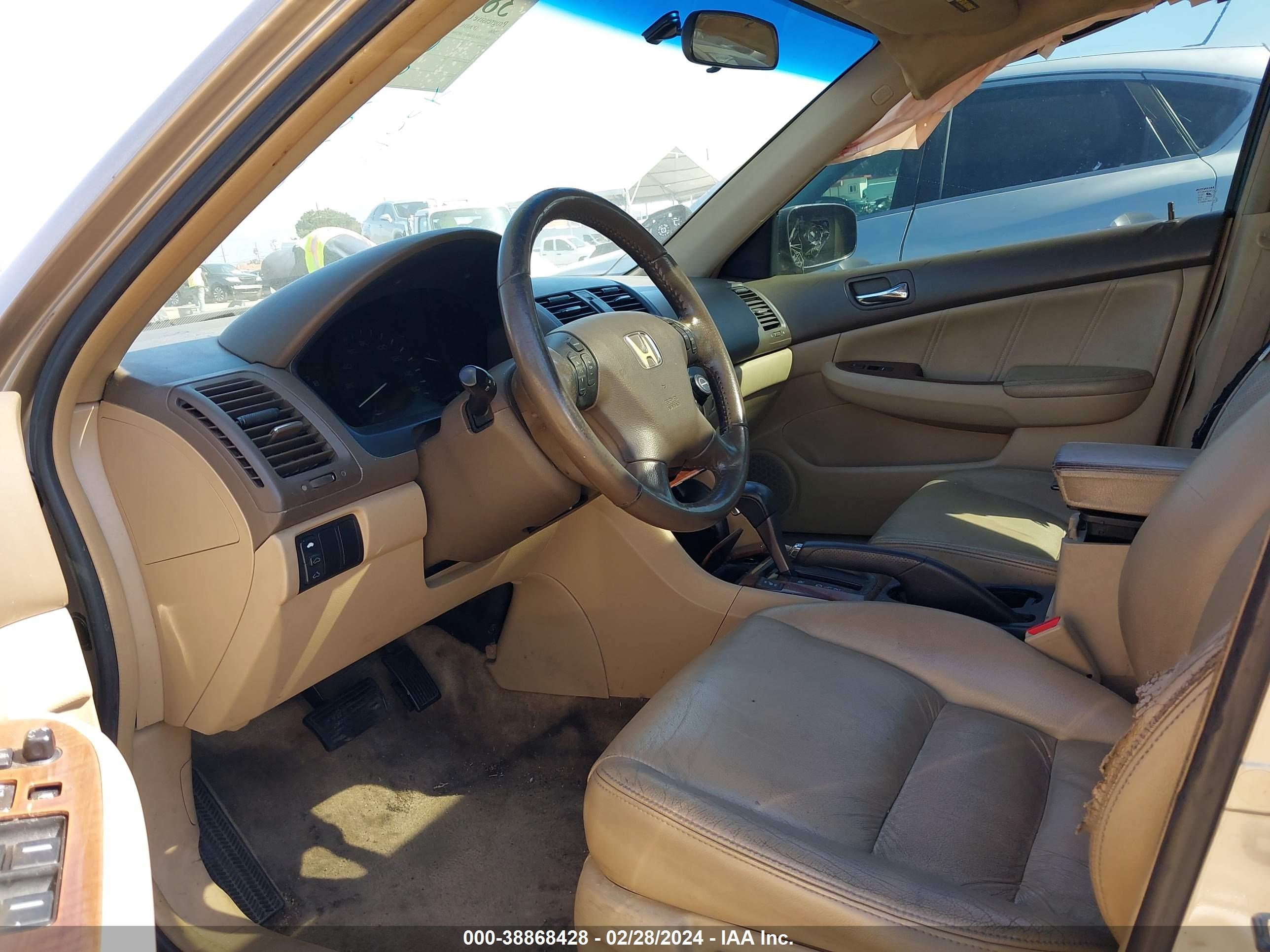 Photo 4 VIN: 1HGCM56876A082096 - HONDA ACCORD 