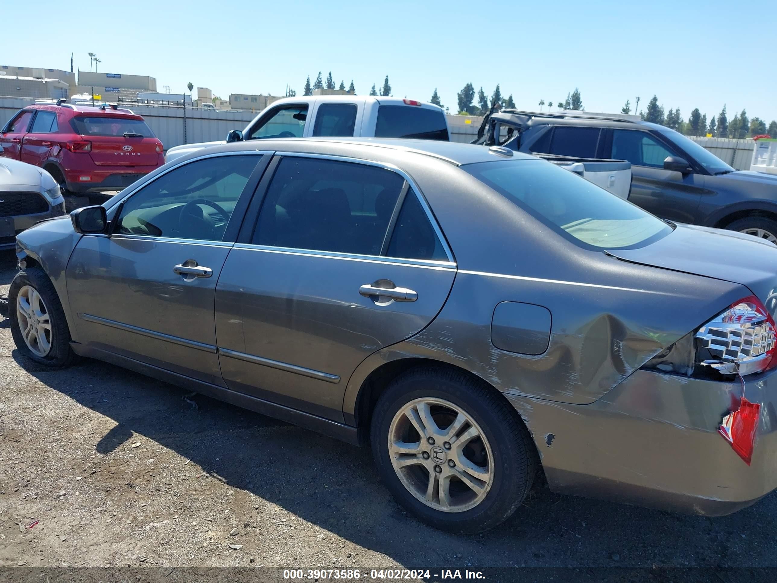 Photo 13 VIN: 1HGCM56877A148809 - HONDA ACCORD 