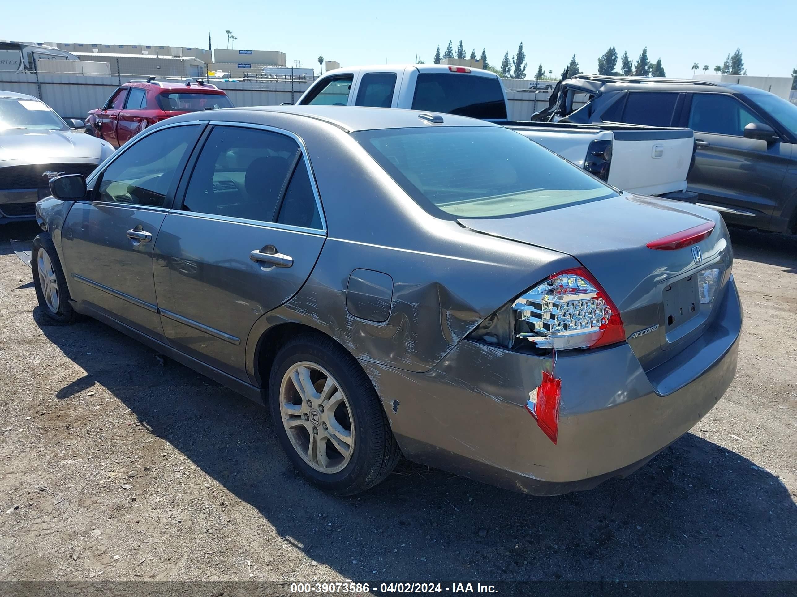 Photo 2 VIN: 1HGCM56877A148809 - HONDA ACCORD 