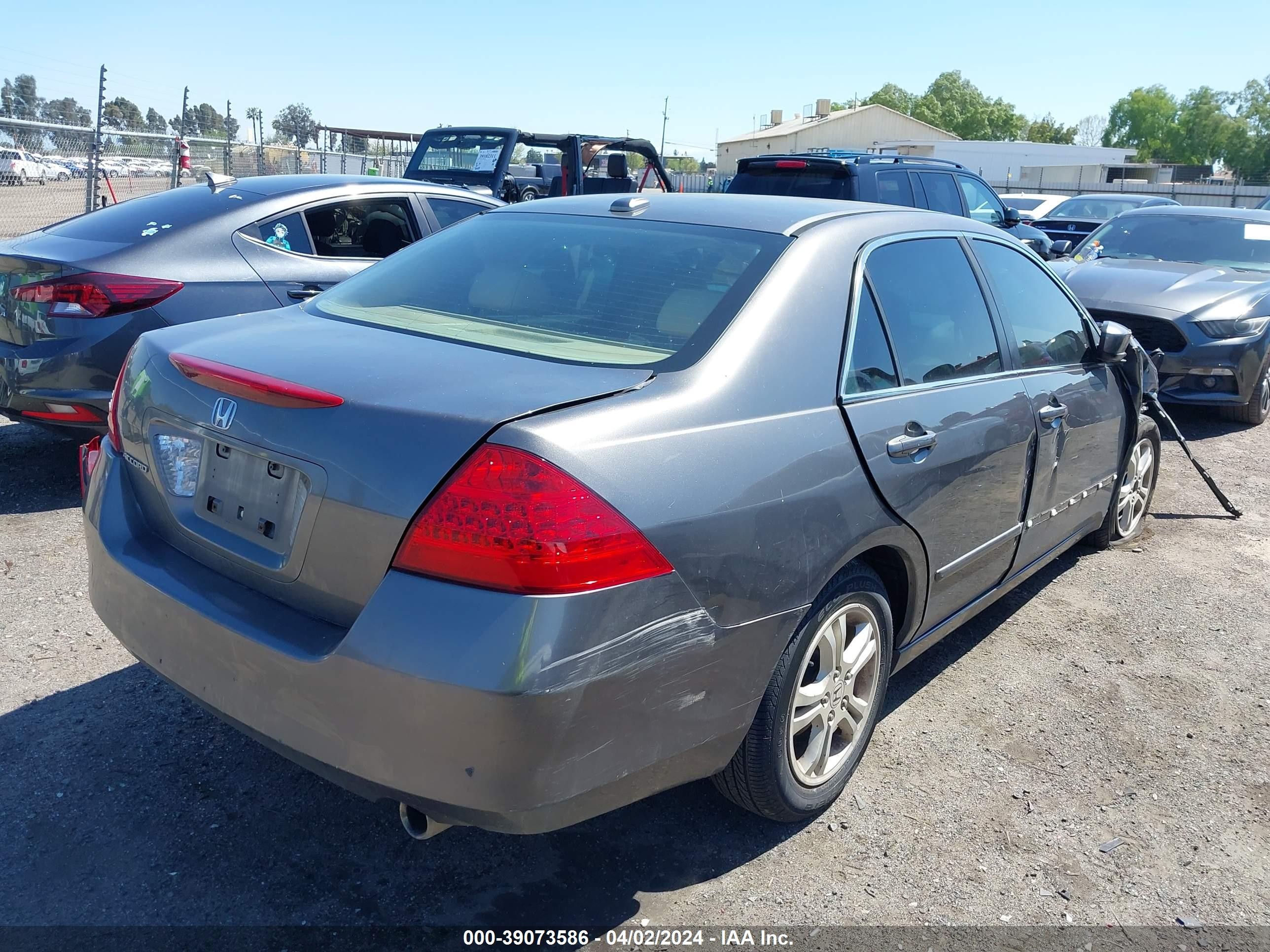 Photo 3 VIN: 1HGCM56877A148809 - HONDA ACCORD 