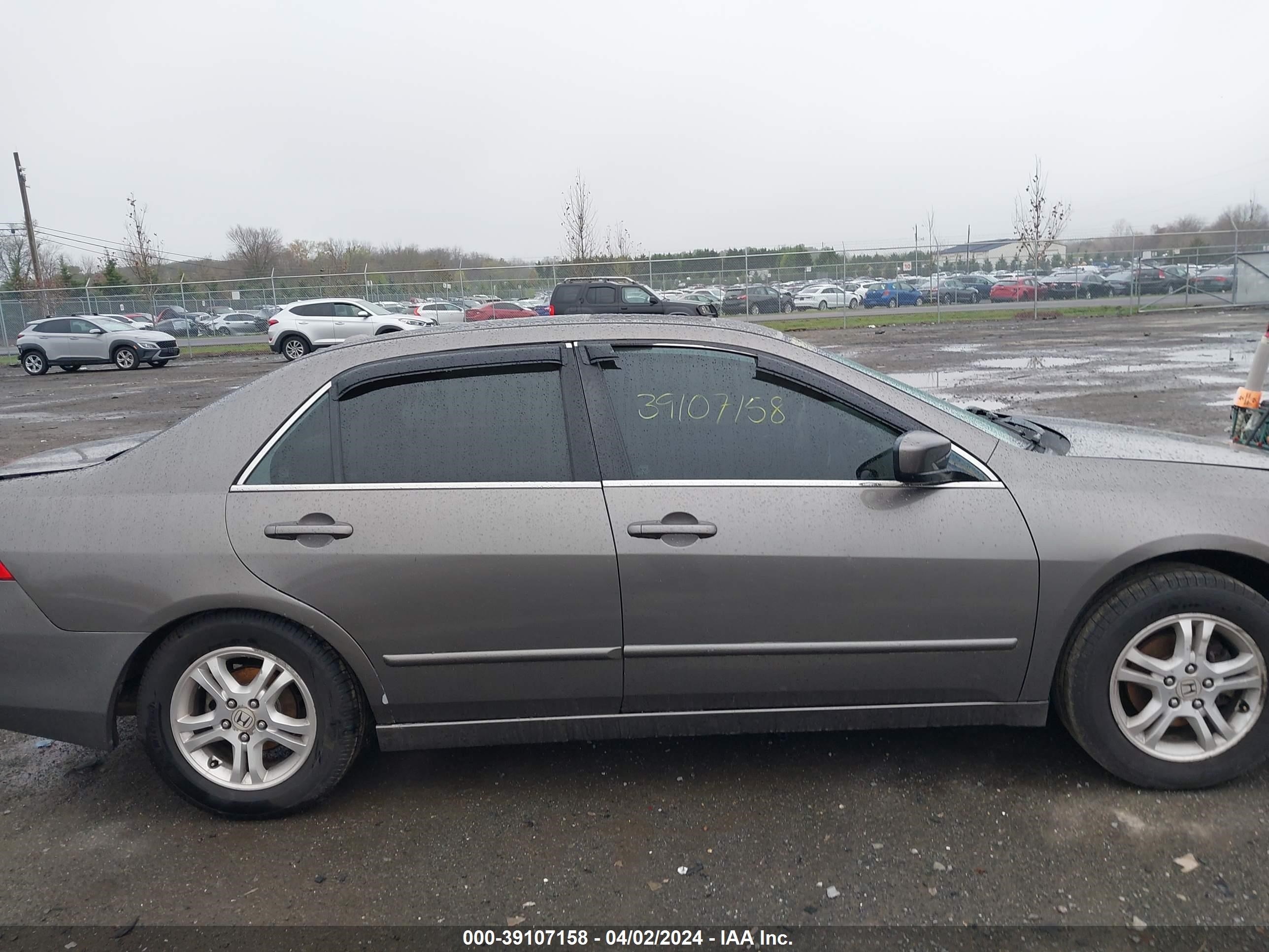 Photo 12 VIN: 1HGCM56877A151063 - HONDA ACCORD 