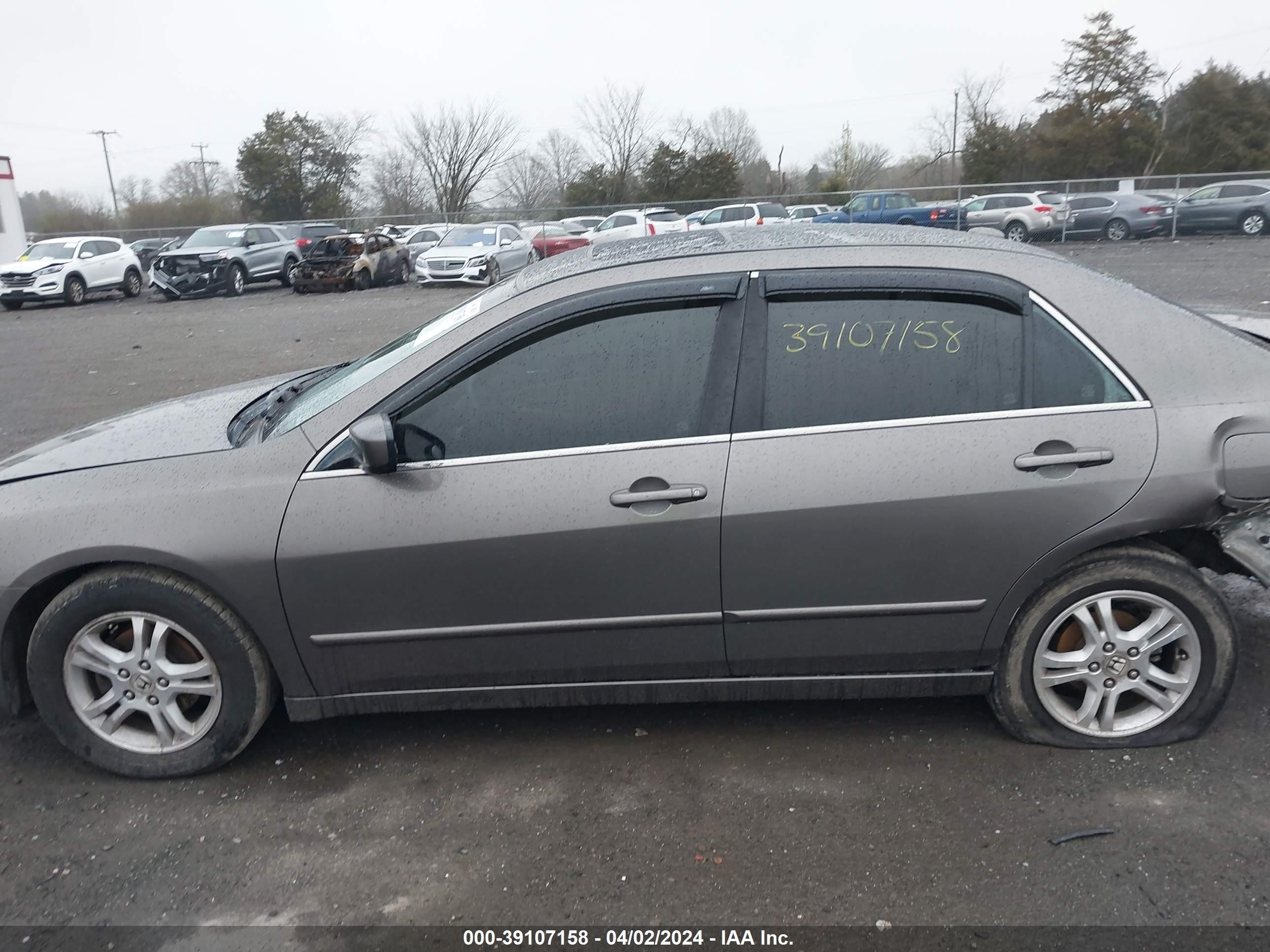 Photo 13 VIN: 1HGCM56877A151063 - HONDA ACCORD 