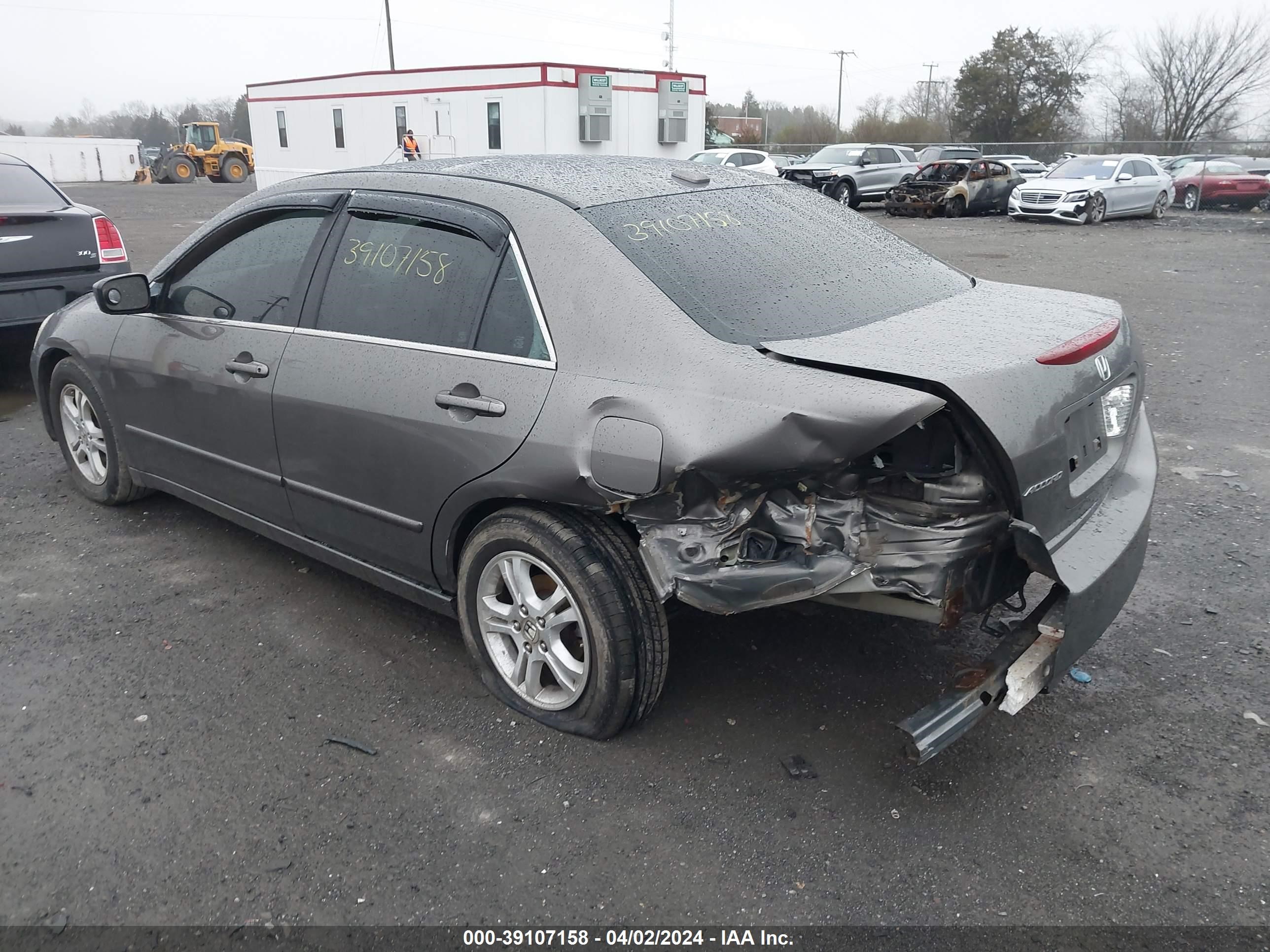 Photo 2 VIN: 1HGCM56877A151063 - HONDA ACCORD 