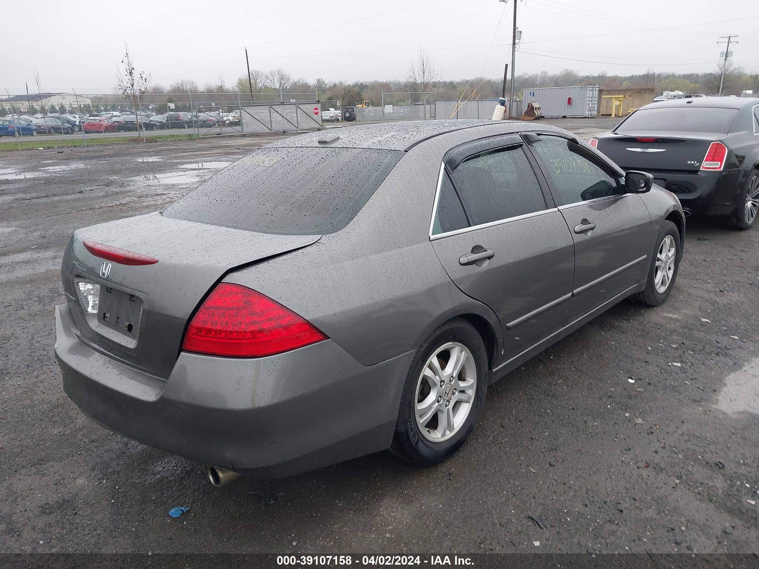 Photo 3 VIN: 1HGCM56877A151063 - HONDA ACCORD 