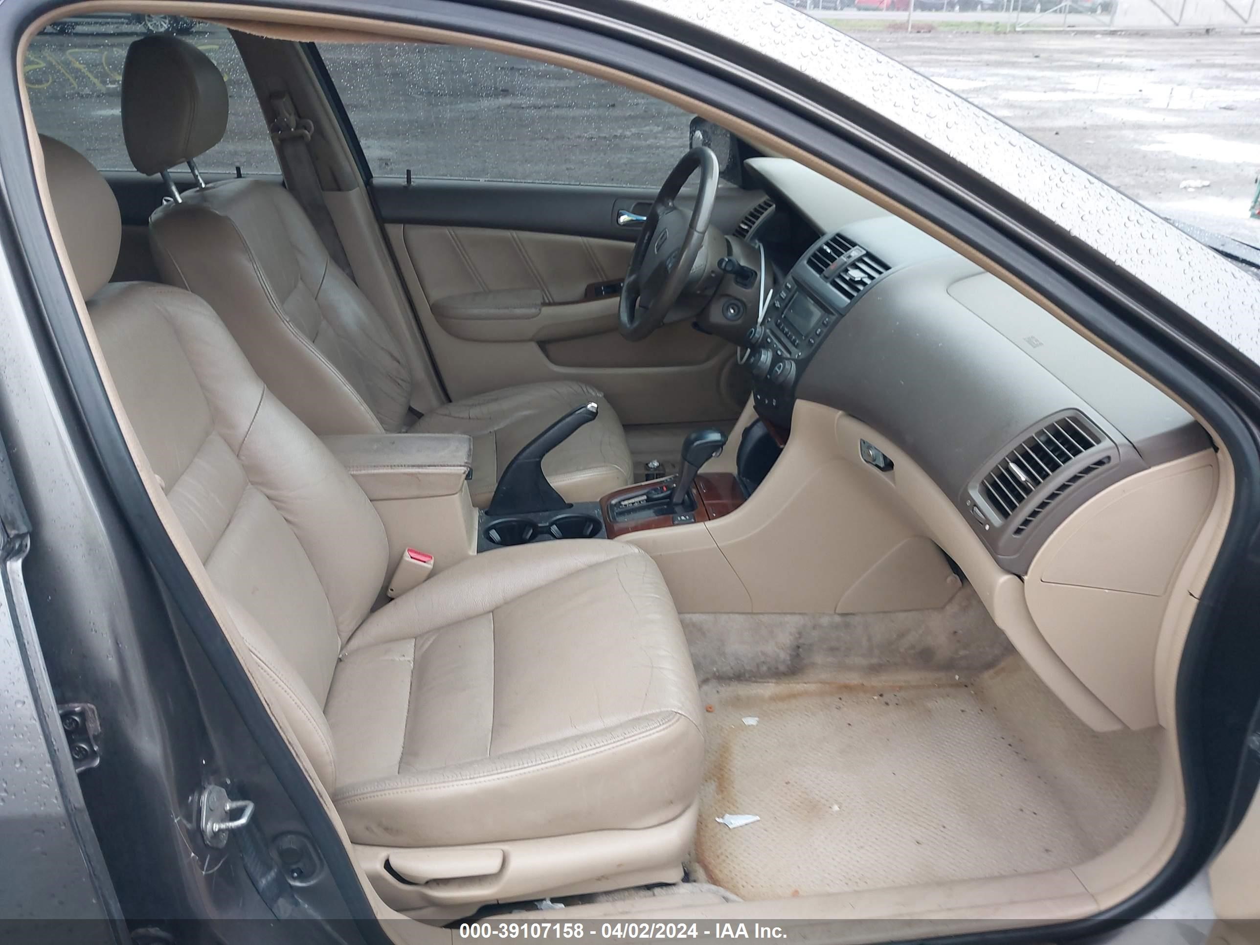 Photo 4 VIN: 1HGCM56877A151063 - HONDA ACCORD 