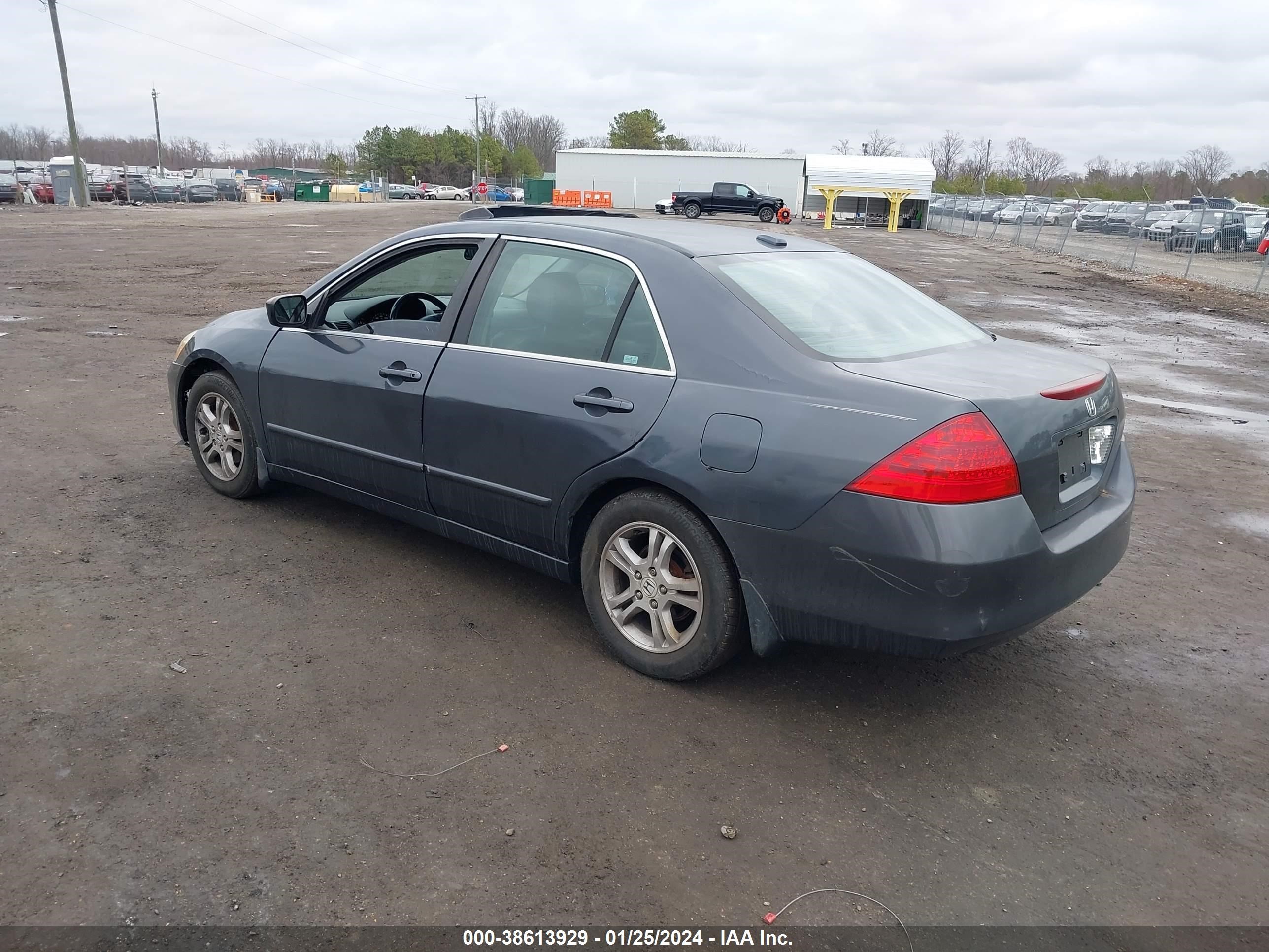 Photo 2 VIN: 1HGCM56877A194060 - HONDA ACCORD 