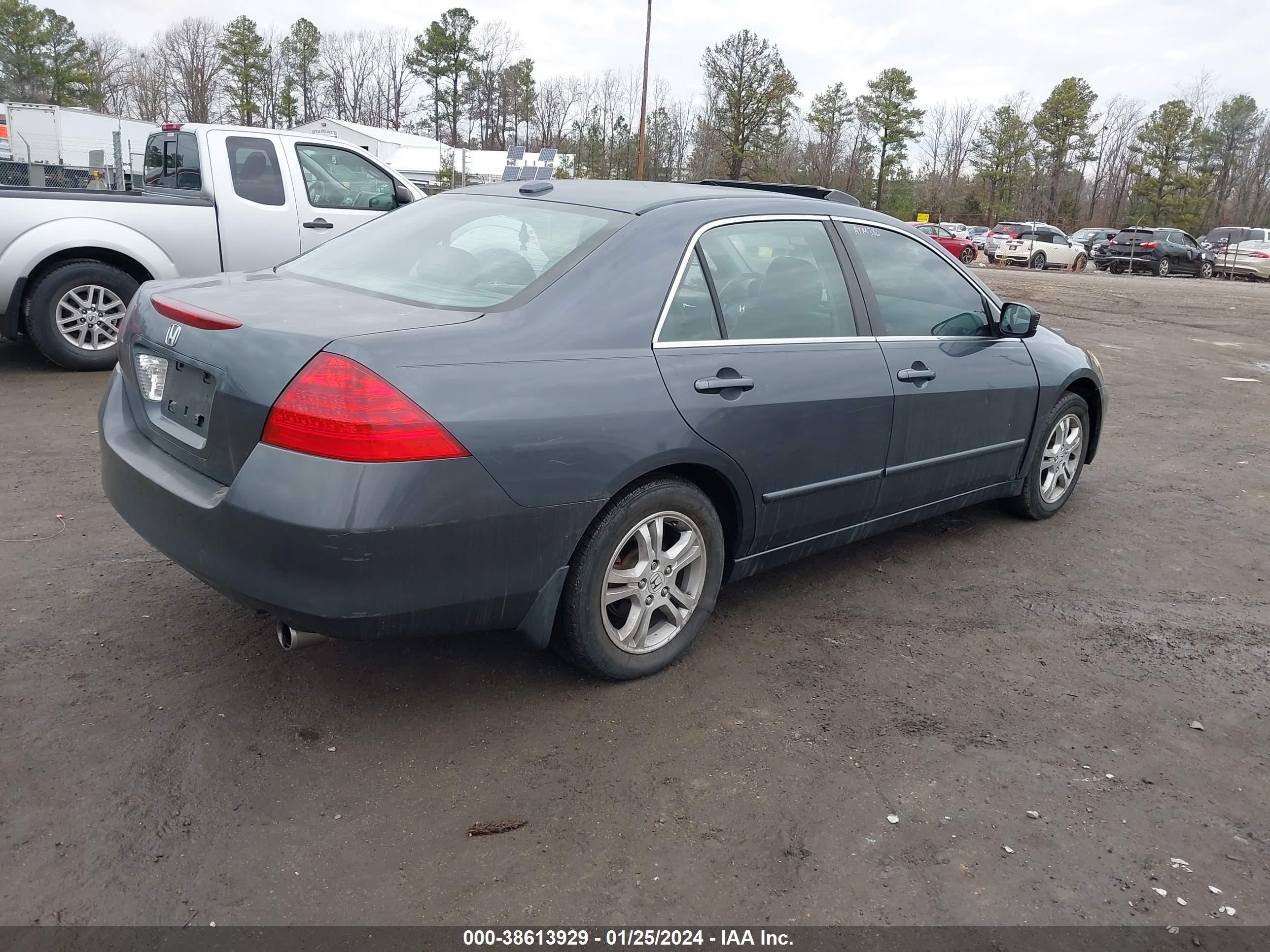 Photo 3 VIN: 1HGCM56877A194060 - HONDA ACCORD 