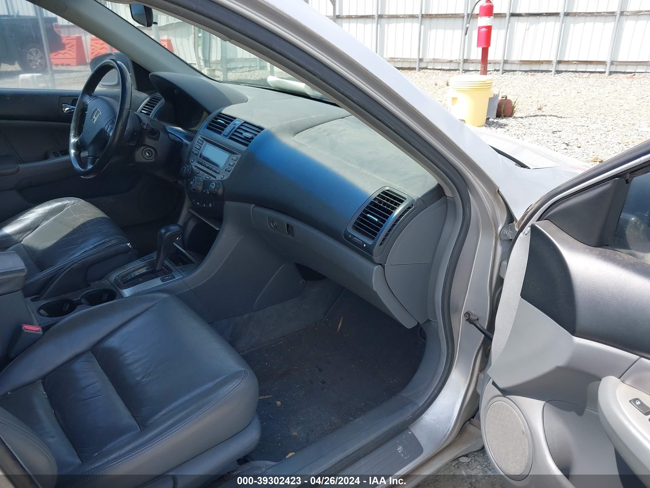 Photo 4 VIN: 1HGCM56886A067011 - HONDA ACCORD 