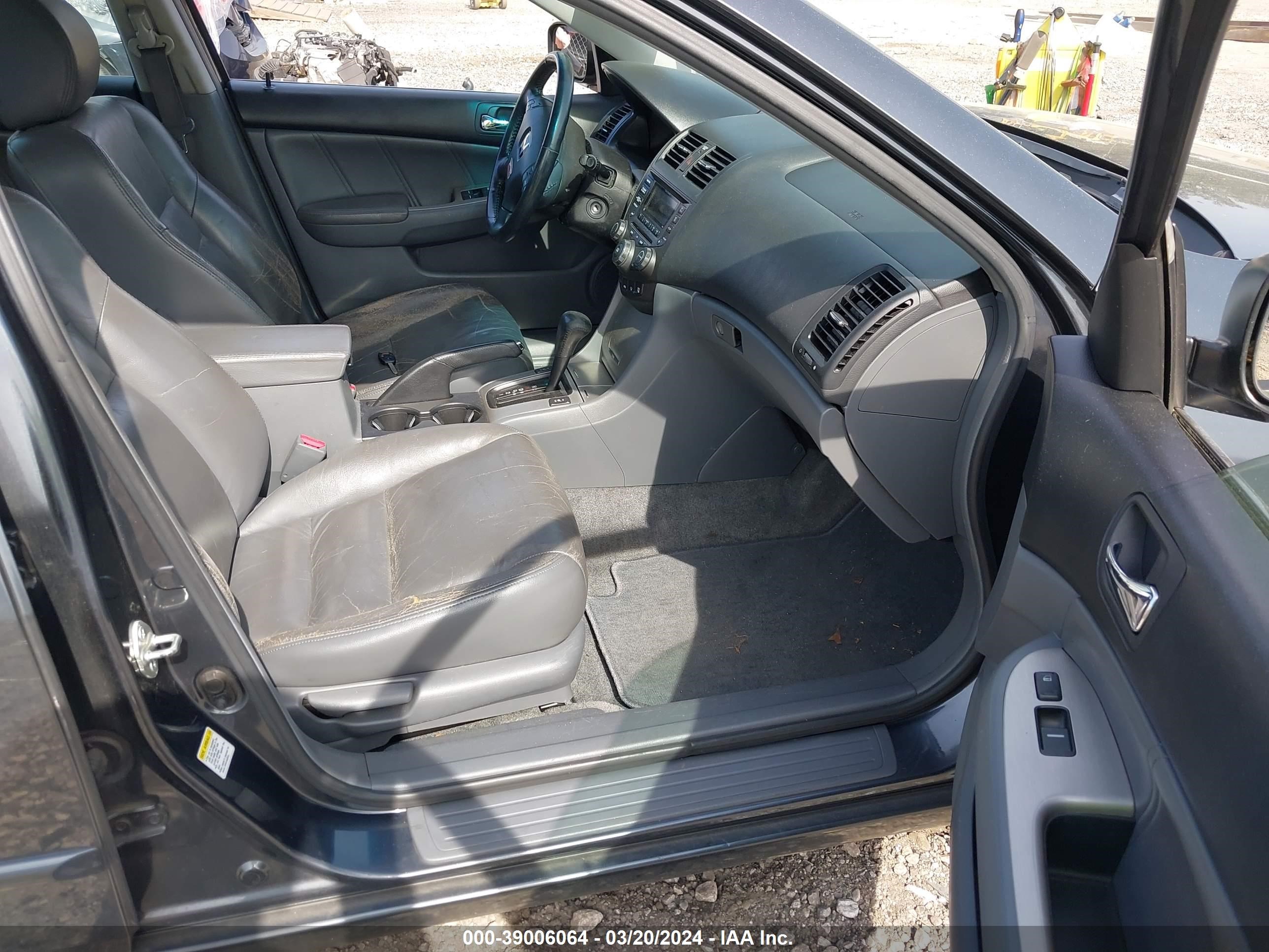 Photo 4 VIN: 1HGCM56895A023288 - HONDA ACCORD 