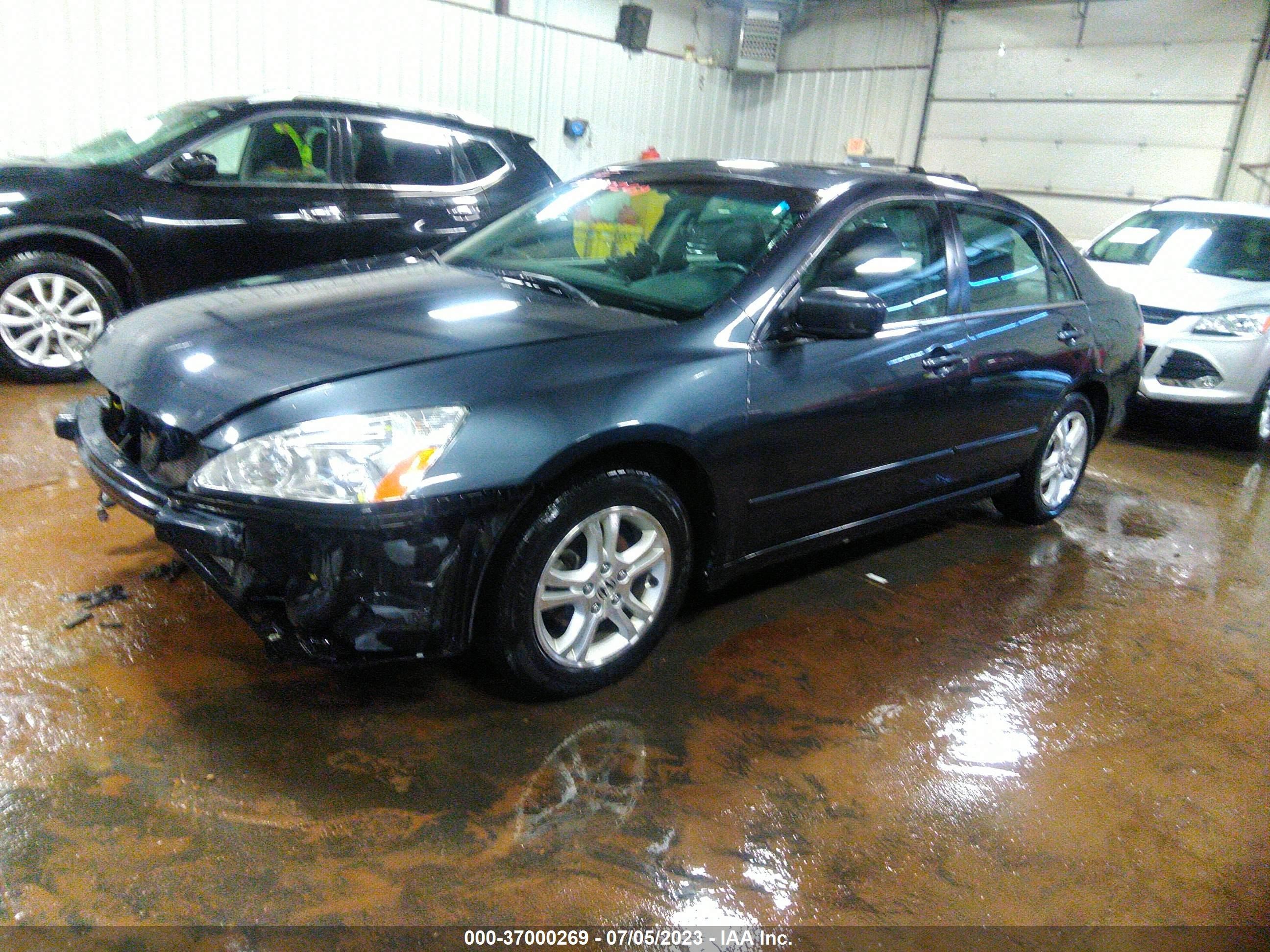 Photo 1 VIN: 1HGCM56896A039735 - HONDA ACCORD 