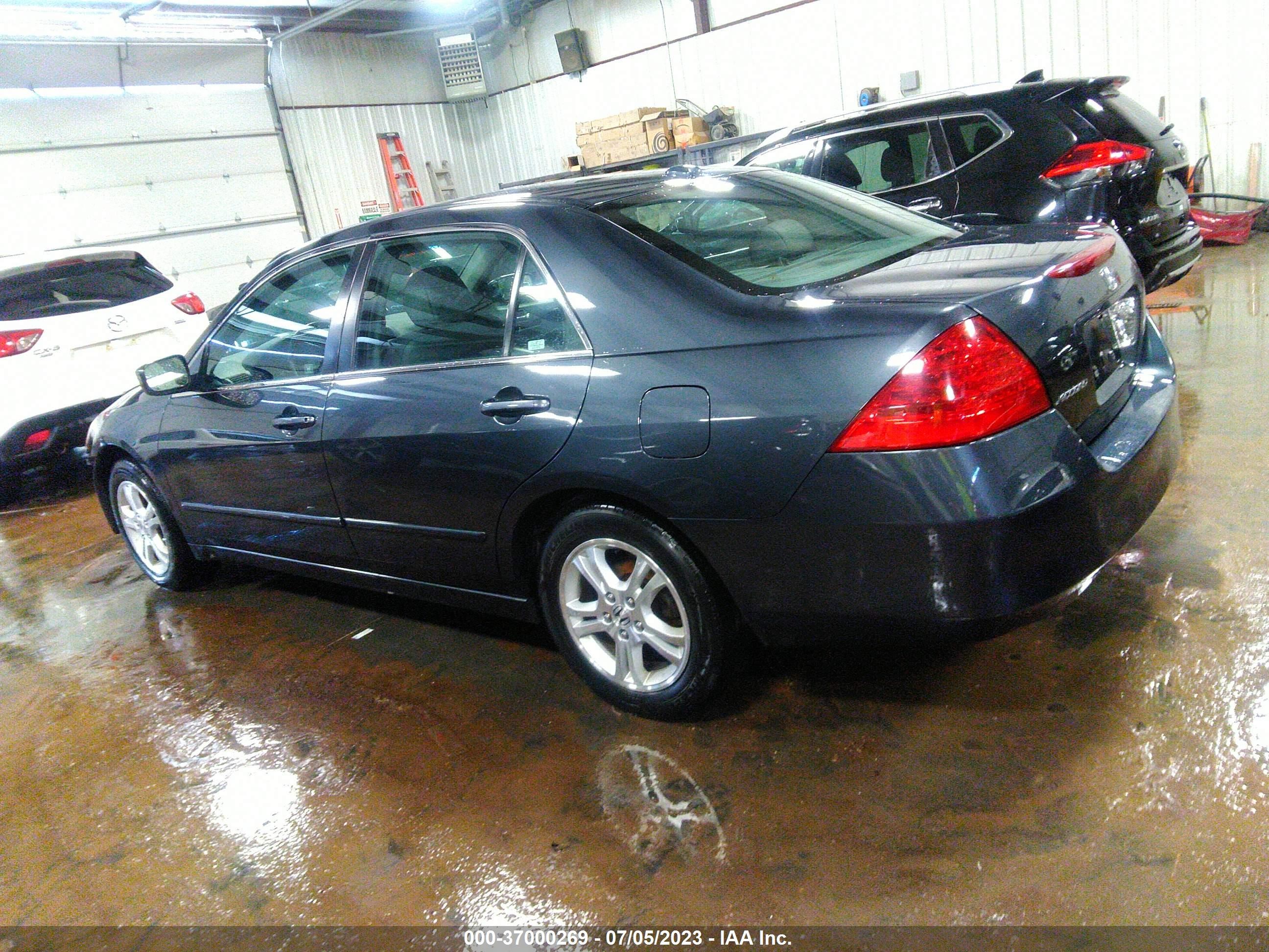 Photo 13 VIN: 1HGCM56896A039735 - HONDA ACCORD 