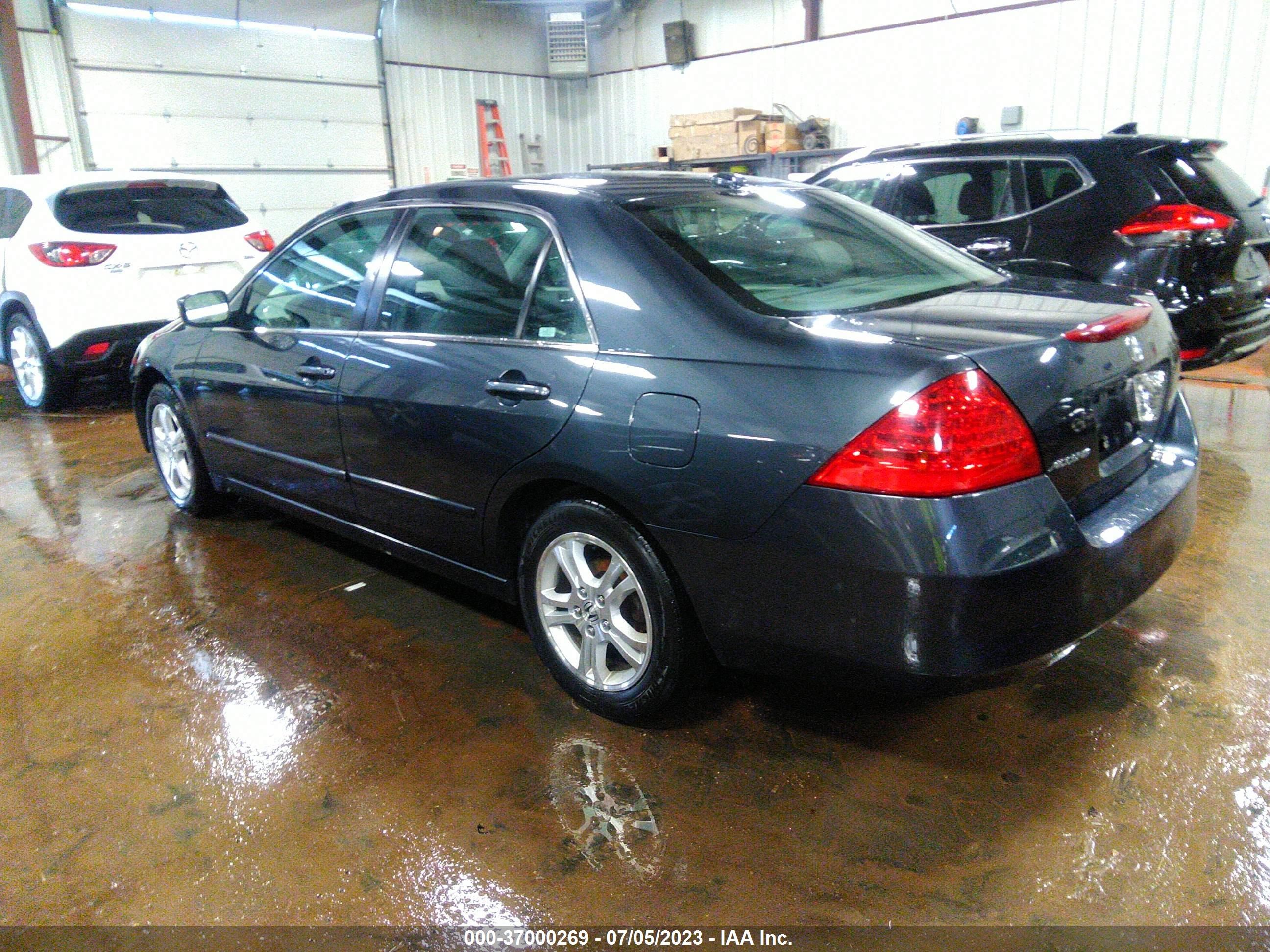 Photo 2 VIN: 1HGCM56896A039735 - HONDA ACCORD 