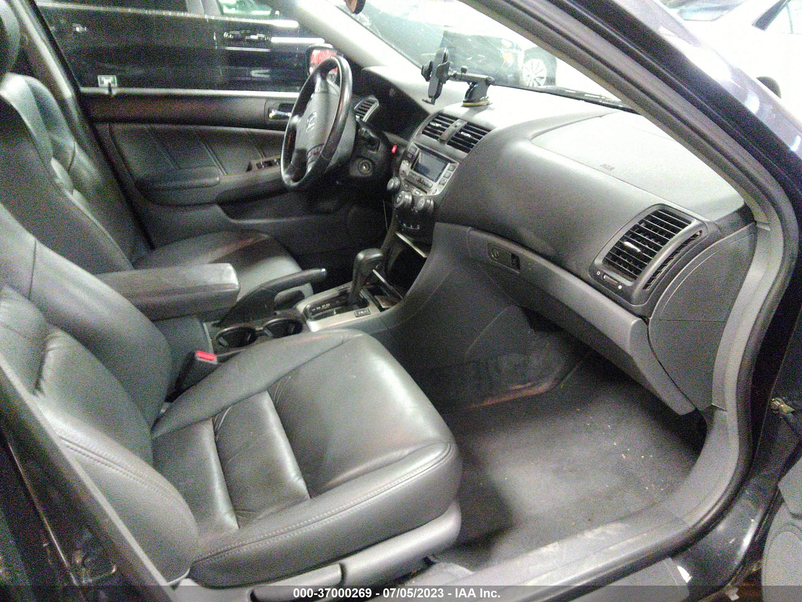 Photo 4 VIN: 1HGCM56896A039735 - HONDA ACCORD 