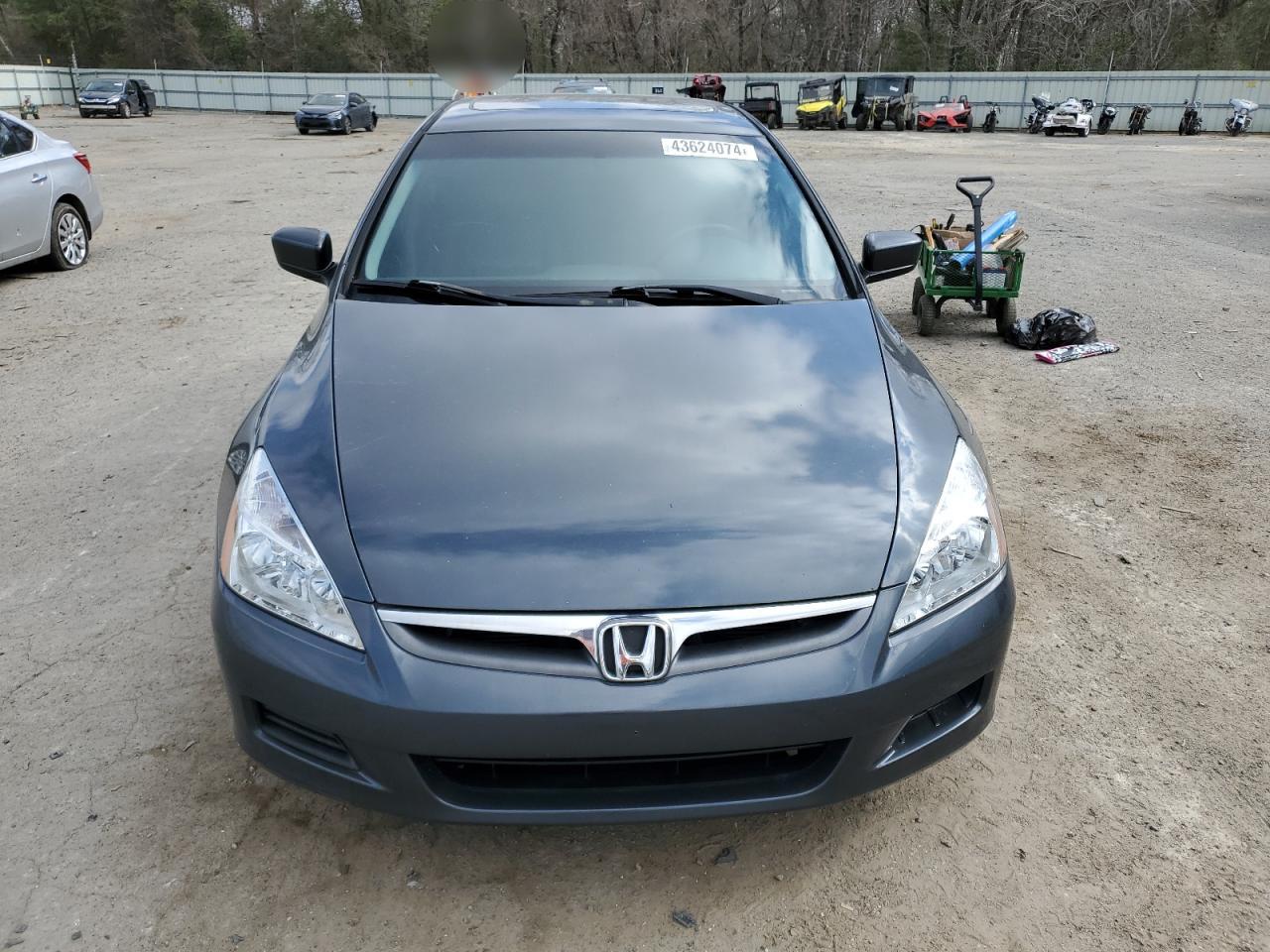 Photo 4 VIN: 1HGCM56896A172530 - HONDA ACCORD 