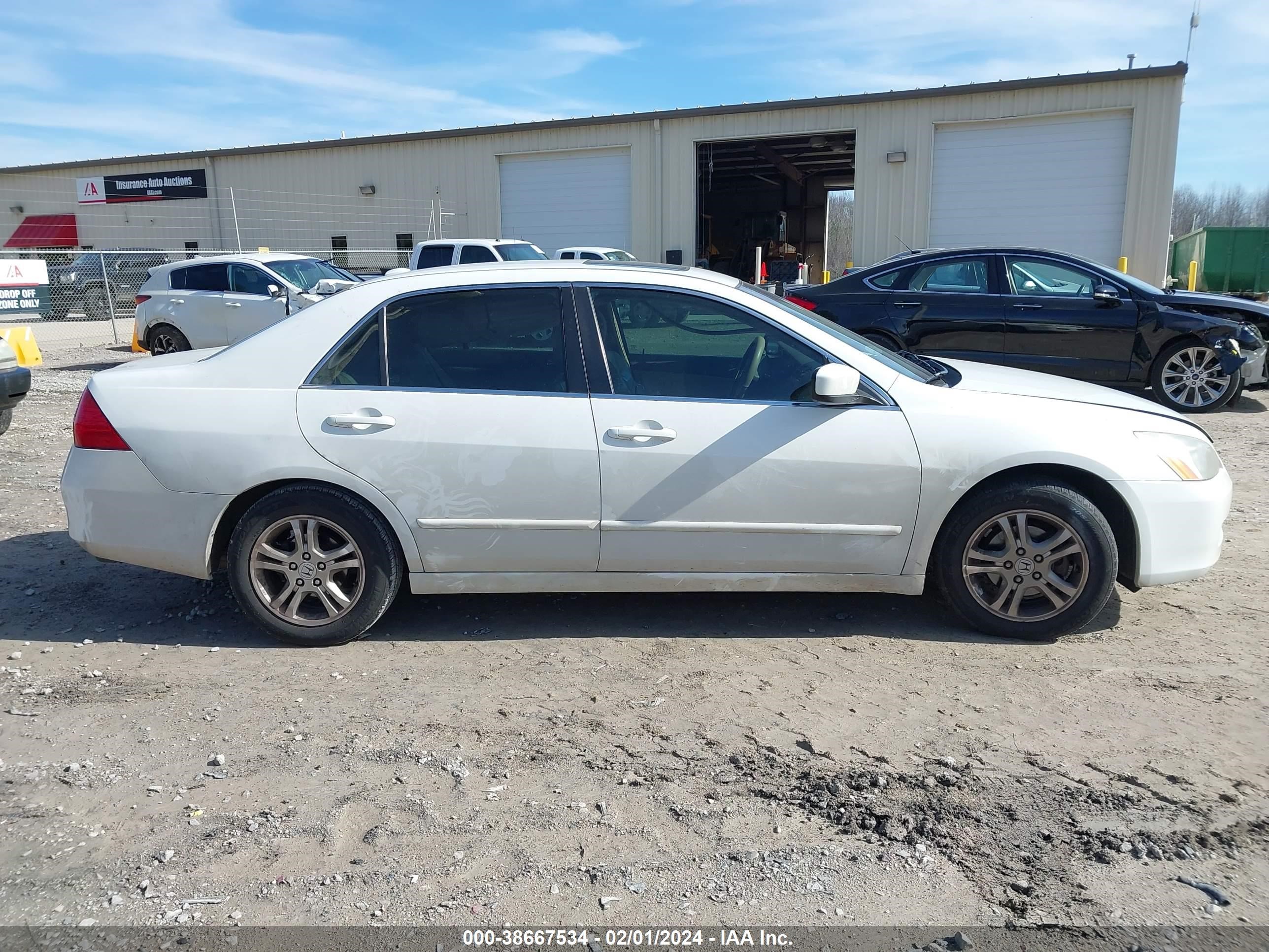 Photo 11 VIN: 1HGCM56897A045603 - HONDA ACCORD 