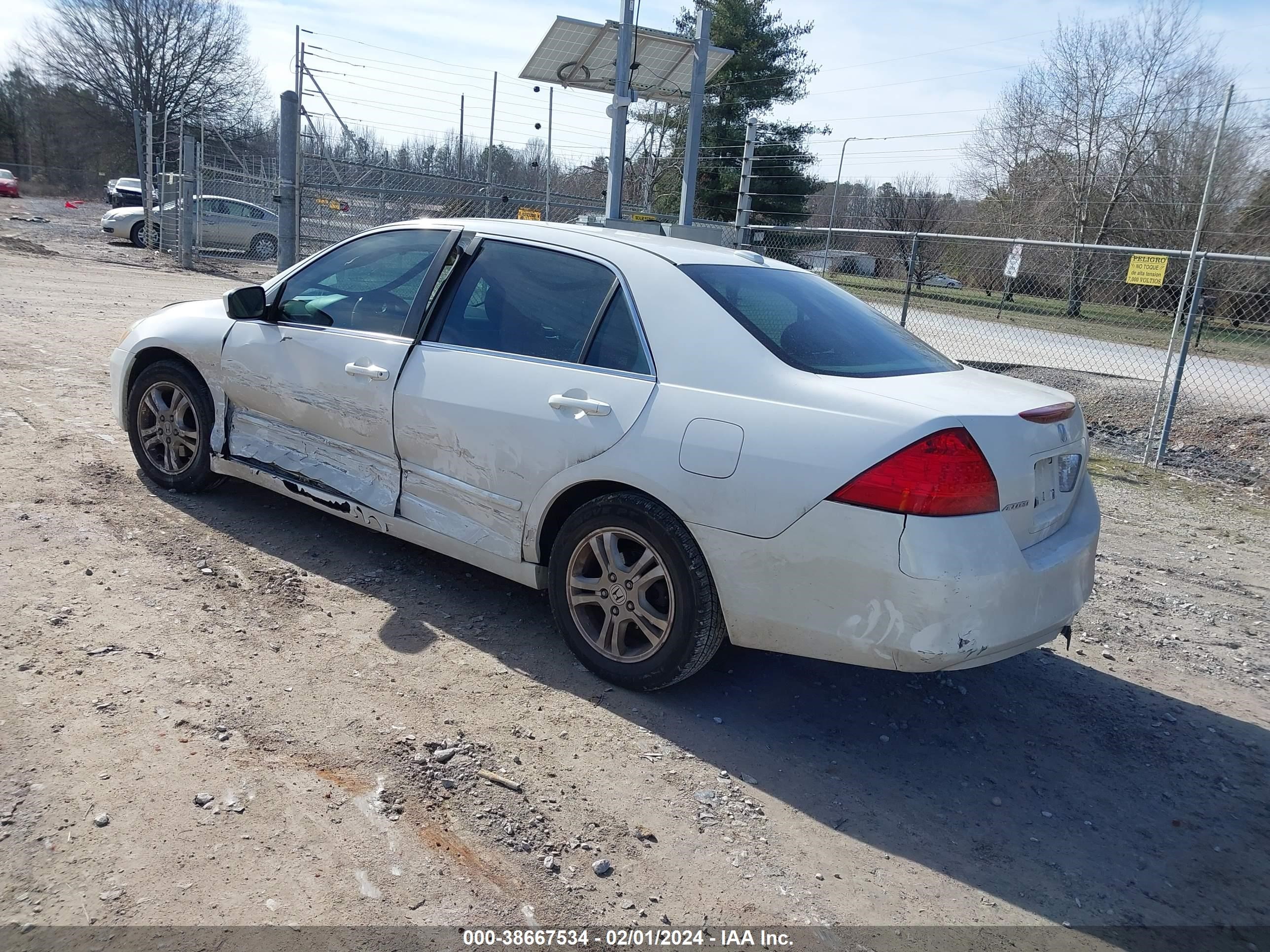 Photo 2 VIN: 1HGCM56897A045603 - HONDA ACCORD 