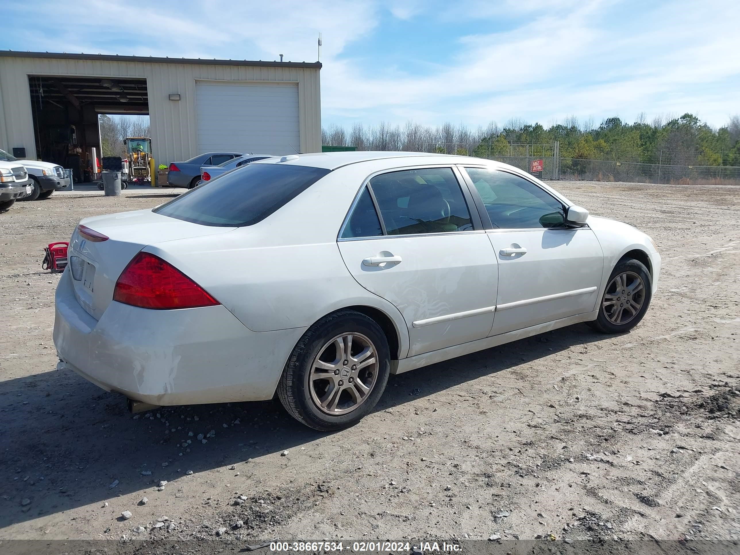 Photo 3 VIN: 1HGCM56897A045603 - HONDA ACCORD 