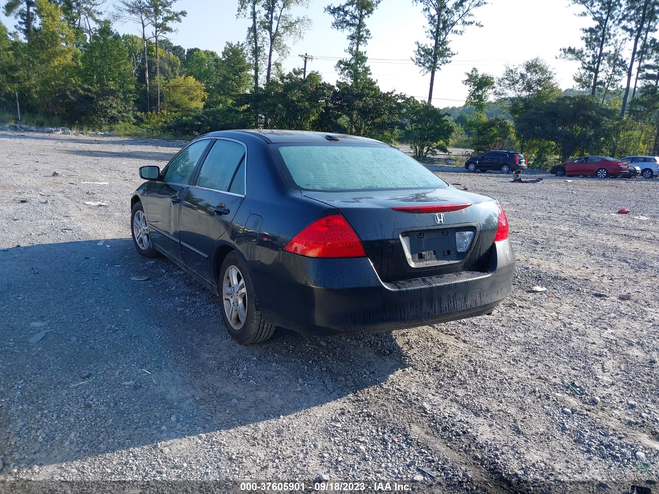 Photo 2 VIN: 1HGCM56897A102477 - HONDA ACCORD 