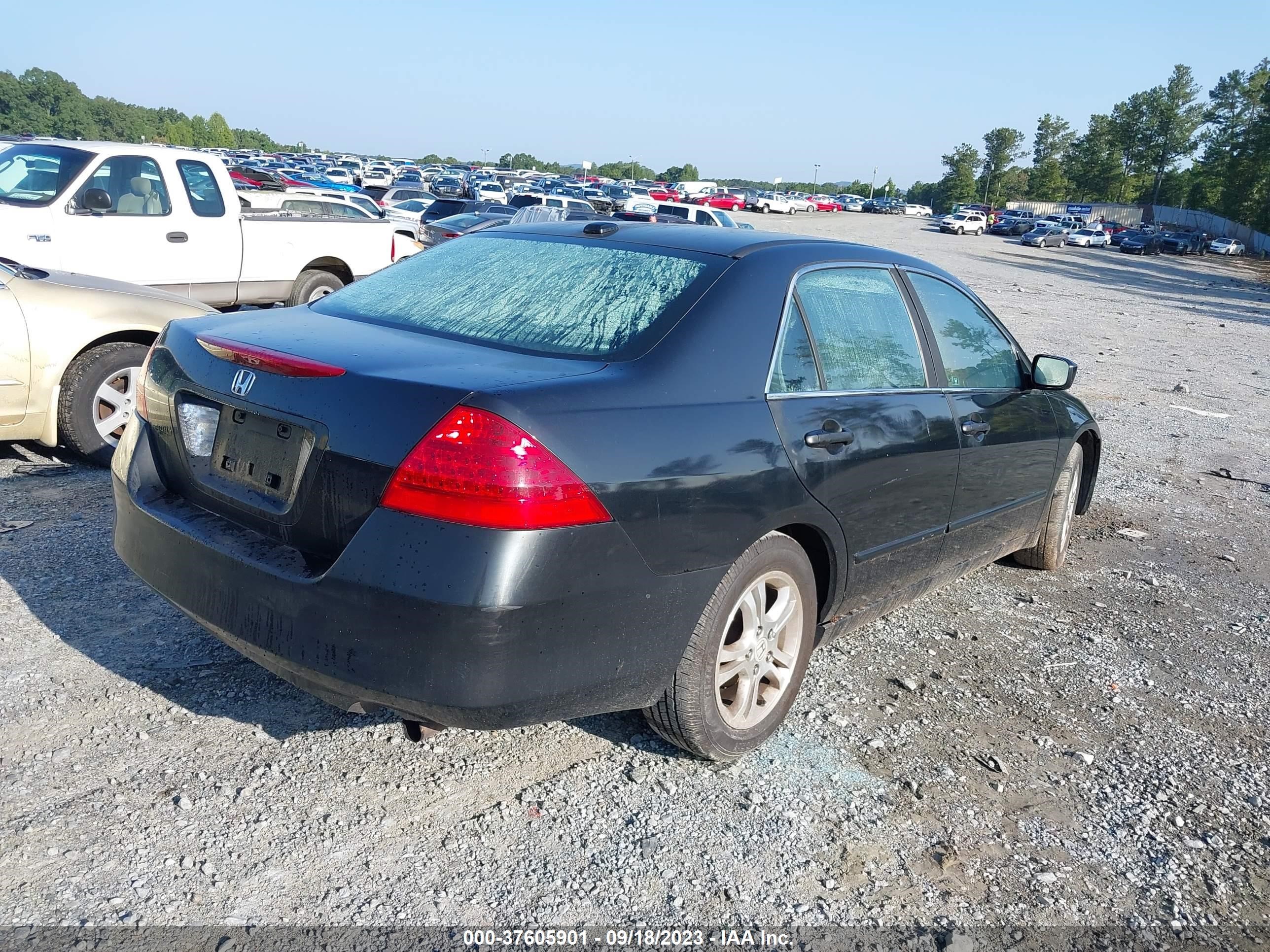 Photo 3 VIN: 1HGCM56897A102477 - HONDA ACCORD 