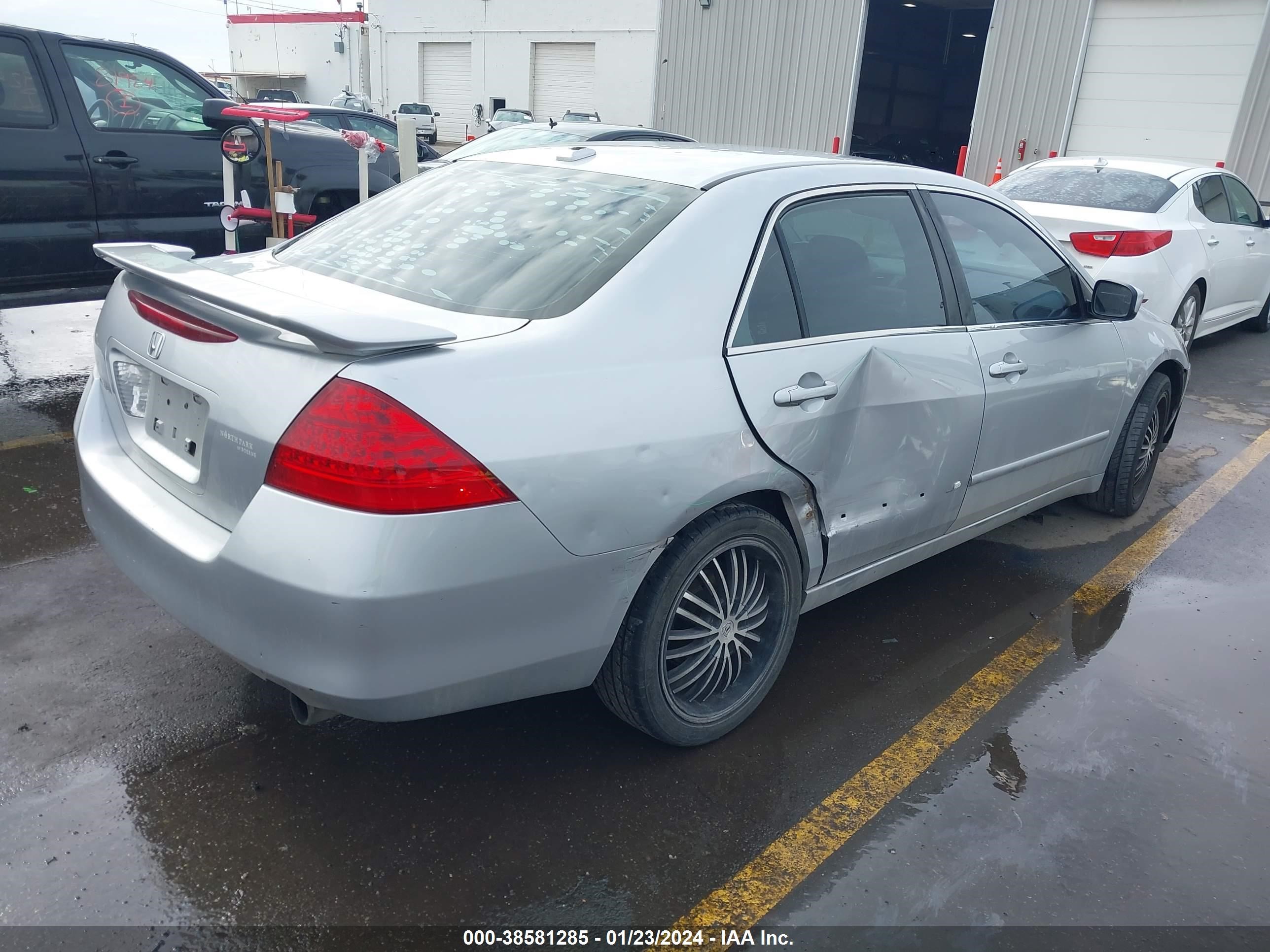 Photo 3 VIN: 1HGCM56897A102673 - HONDA ACCORD 